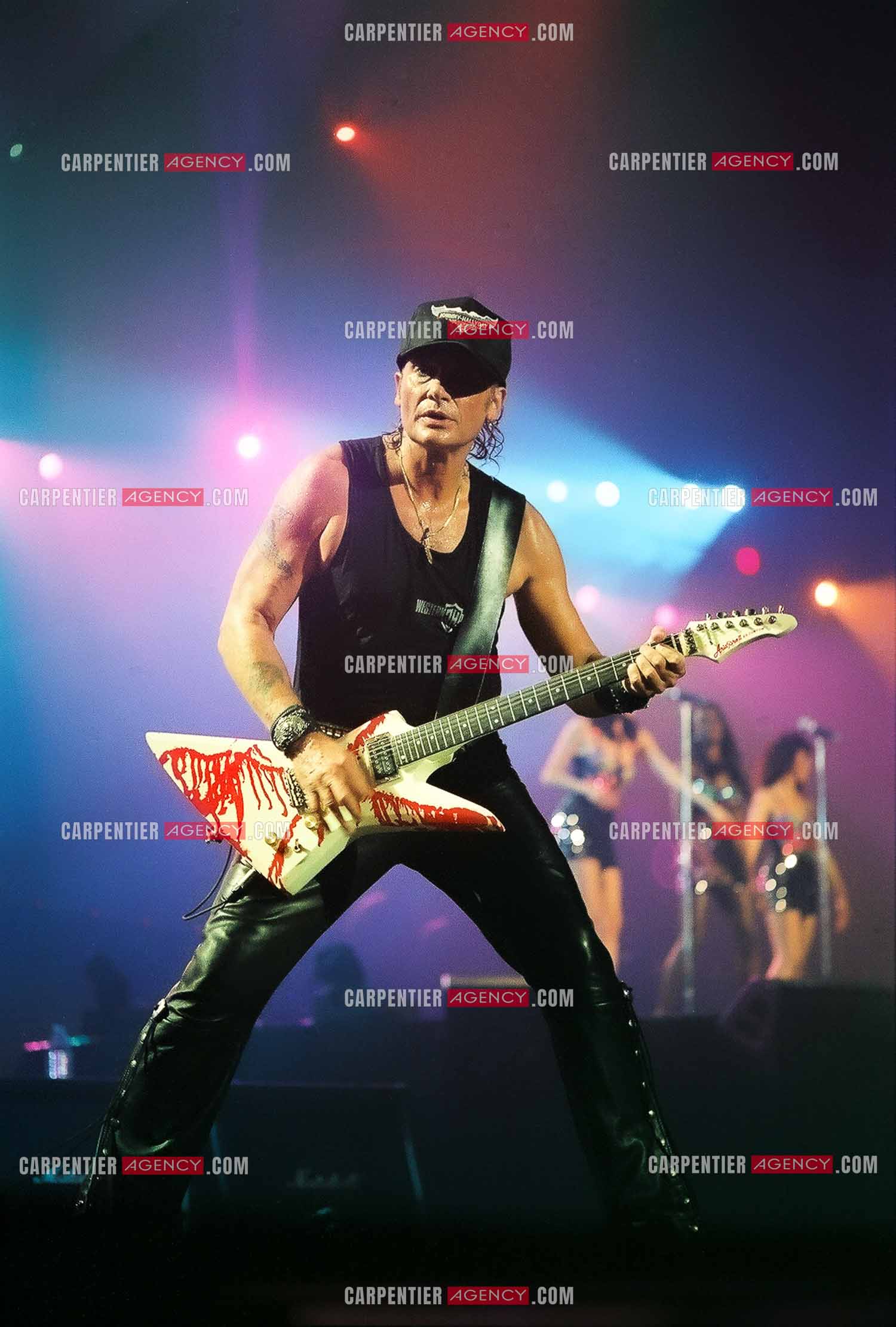 Le chanteur Johnny Hallyday en concert au Palais omnisports de Paris-Bercy du 14 septembre au 4 octobre 1992.        ( Exclusif )