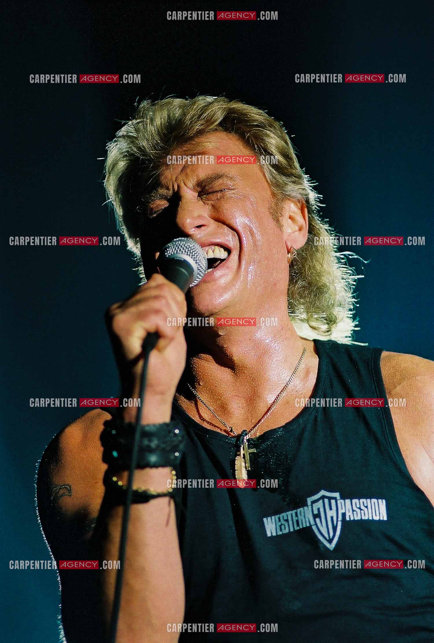 Le chanteur Johnny Hallyday en concert au Palais omnisports de Paris-Bercy du 14 septembre au 4 octobre 1992.        ( Exclusif )