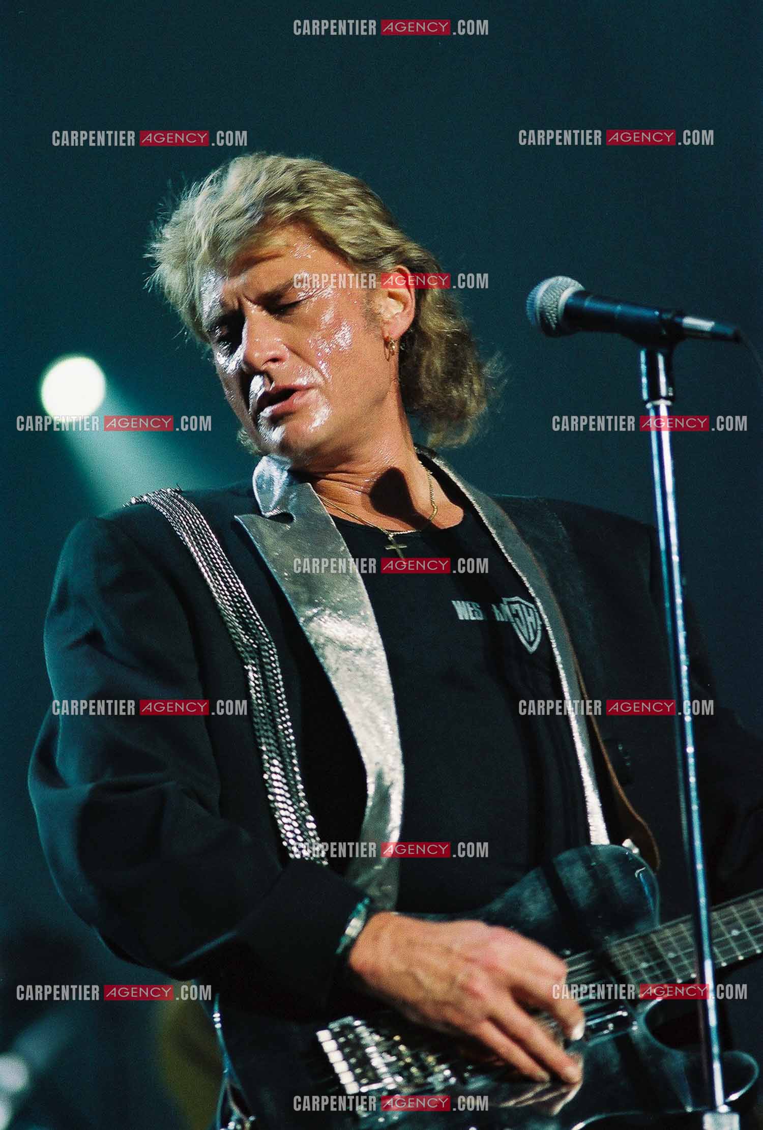 Le chanteur Johnny Hallyday en concert au Palais omnisports de Paris-Bercy du 14 septembre au 4 octobre 1992.        ( Exclusif )