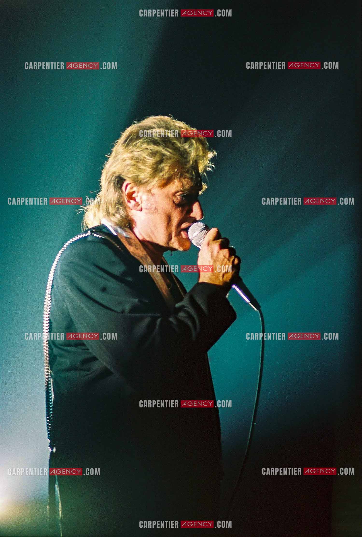 Le chanteur Johnny Hallyday en concert au Palais omnisports de Paris-Bercy du 14 septembre au 4 octobre 1992.        ( Exclusif )