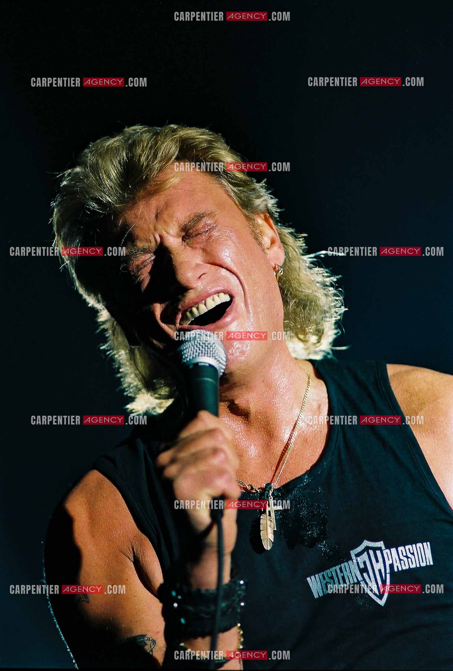 Le chanteur Johnny Hallyday en concert au Palais omnisports de Paris-Bercy du 14 septembre au 4 octobre 1992.        ( Exclusif )