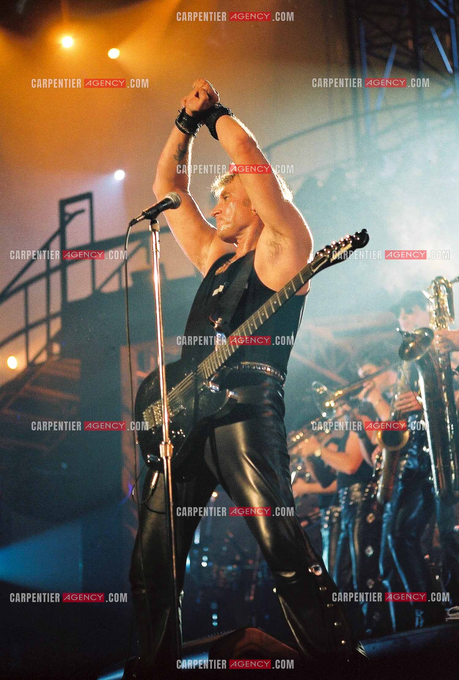 Le chanteur Johnny Hallyday en concert au Palais omnisports de Paris-Bercy du 14 septembre au 4 octobre 1992.        ( Exclusif )