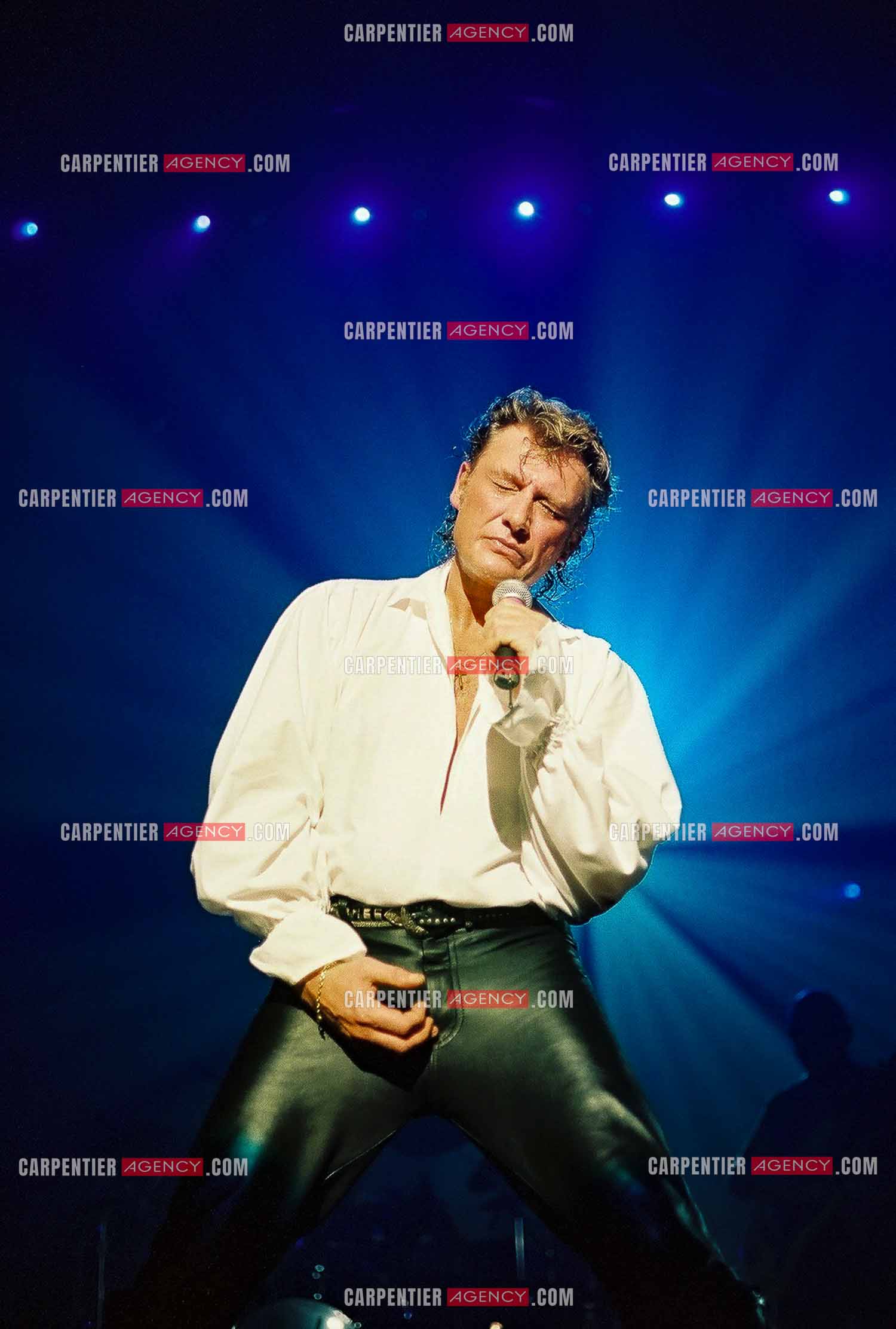 Le chanteur Johnny Hallyday en concert au Palais omnisports de Paris-Bercy du 14 septembre au 4 octobre 1992.        ( Exclusif )