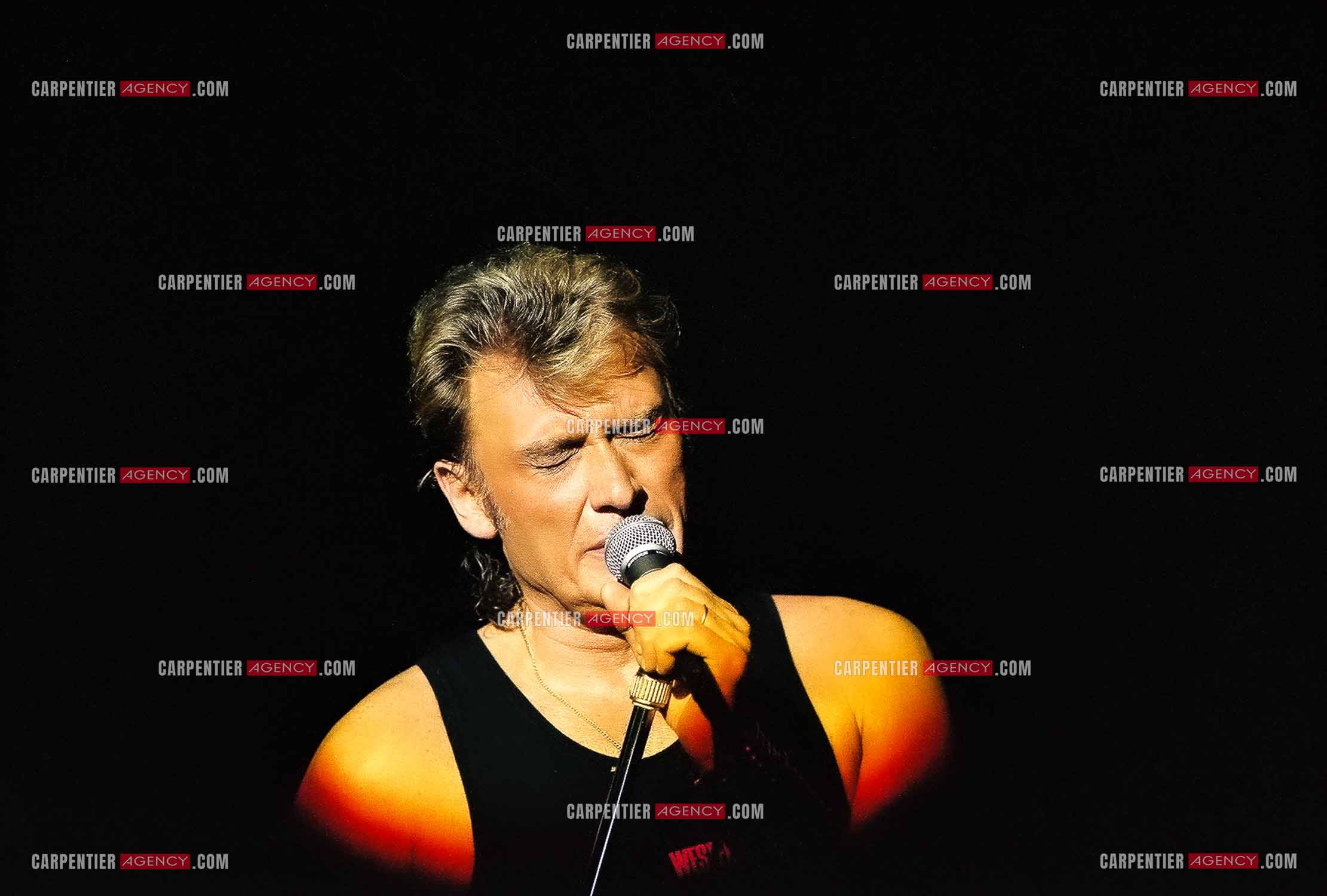 Le chanteur Johnny Hallyday en concert au Palais omnisports de Paris-Bercy du 14 septembre au 4 octobre 1992.        ( Exclusif )
