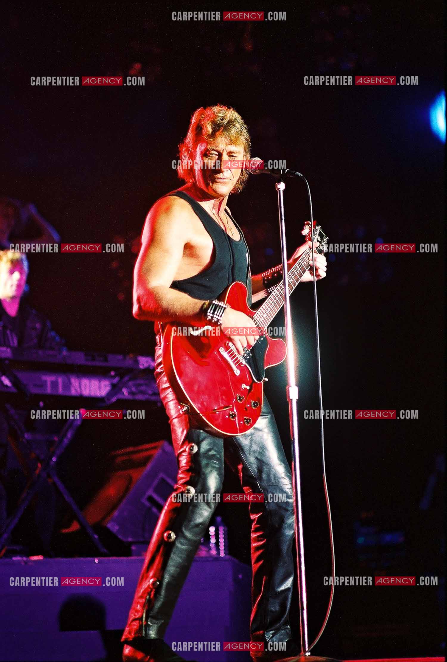 Le chanteur Johnny Hallyday en concert au Palais omnisports de Paris-Bercy du 14 septembre au 4 octobre 1992.        ( Exclusif )