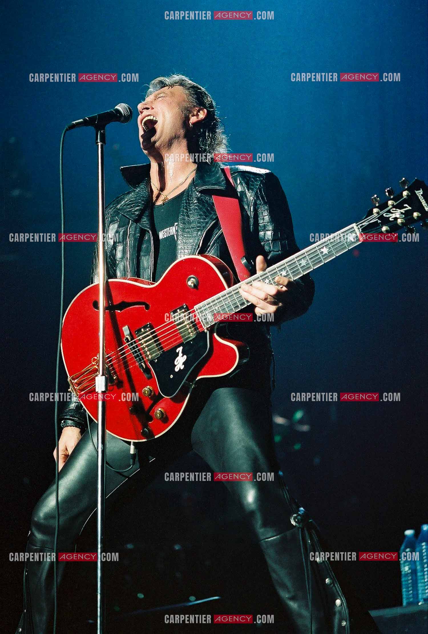 Le chanteur Johnny Hallyday en concert au Palais omnisports de Paris-Bercy du 14 septembre au 4 octobre 1992.        ( Exclusif )