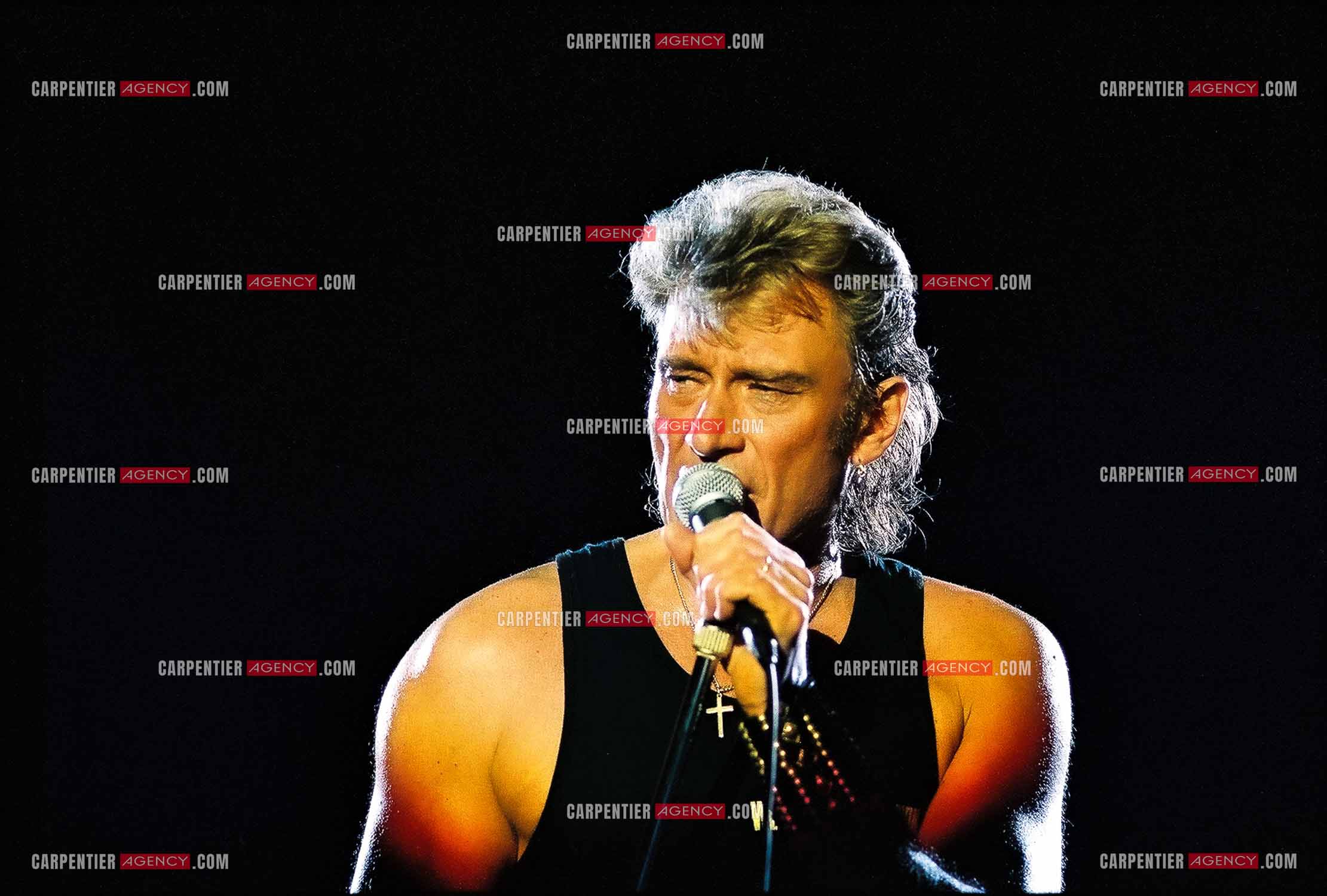 Le chanteur Johnny Hallyday en concert au Palais omnisports de Paris-Bercy du 14 septembre au 4 octobre 1992.        ( Exclusif )