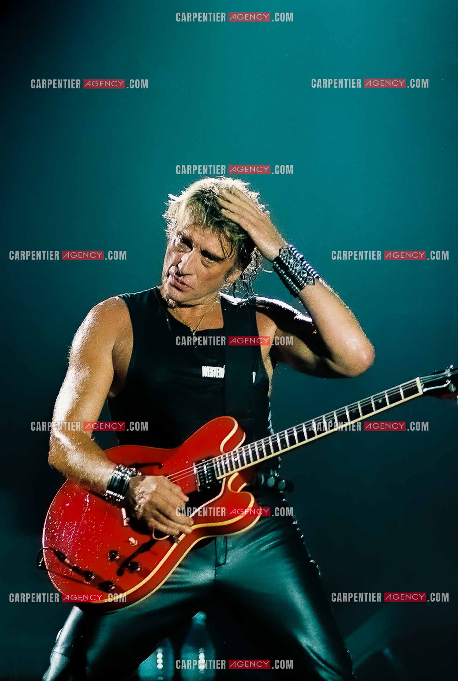 Le chanteur Johnny Hallyday en concert au Palais omnisports de Paris-Bercy du 14 septembre au 4 octobre 1992.        ( Exclusif )
