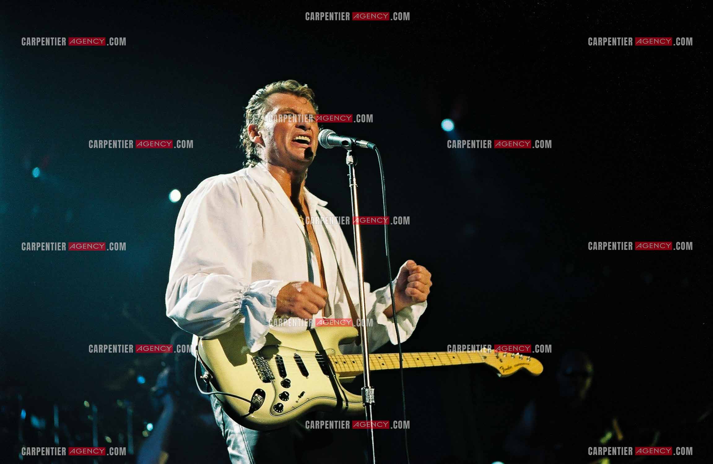 Le chanteur Johnny Hallyday en concert au Palais omnisports de Paris-Bercy du 14 septembre au 4 octobre 1992.        ( Exclusif )