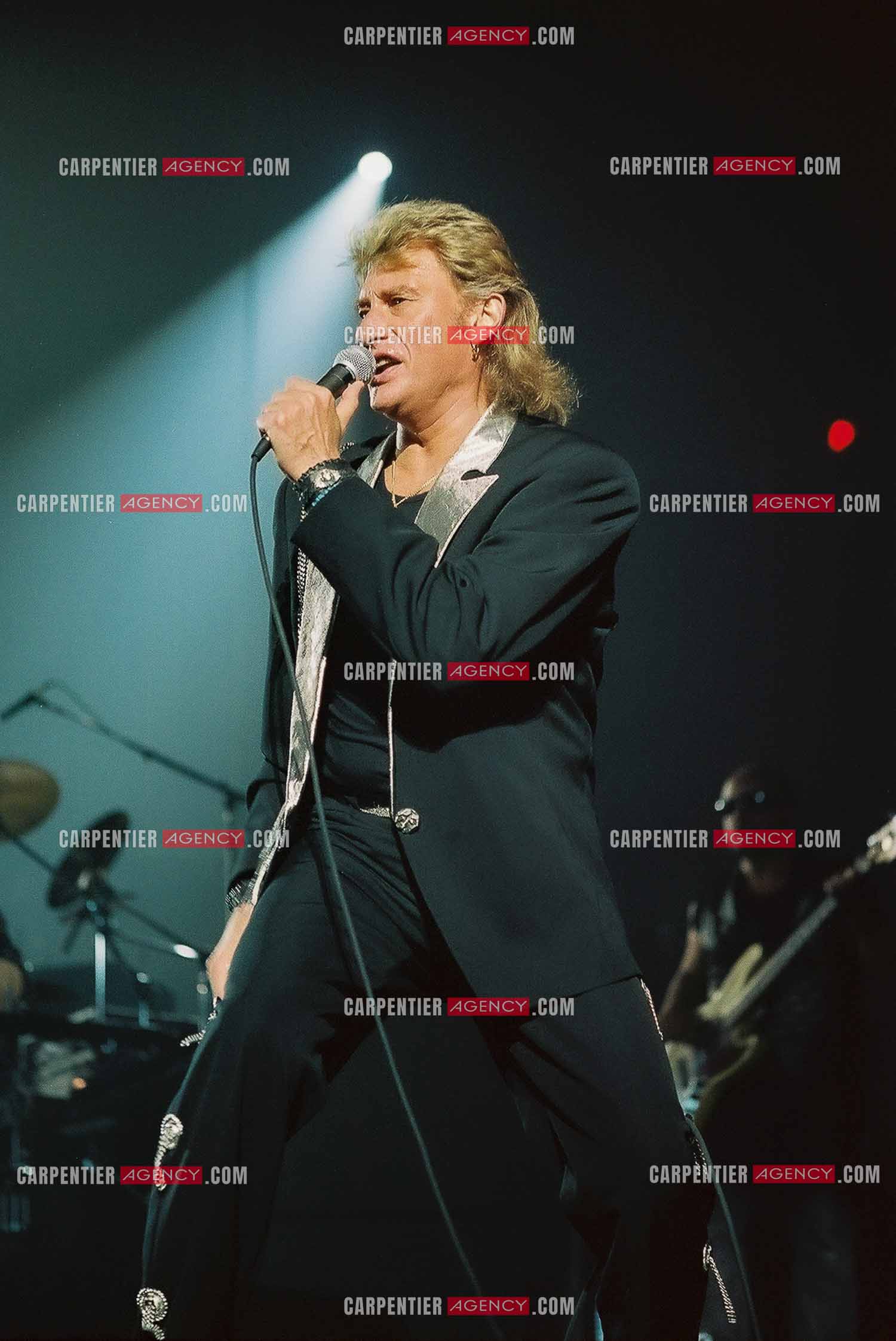Le chanteur Johnny Hallyday en concert au Palais omnisports de Paris-Bercy du 14 septembre au 4 octobre 1992.        ( Exclusif )