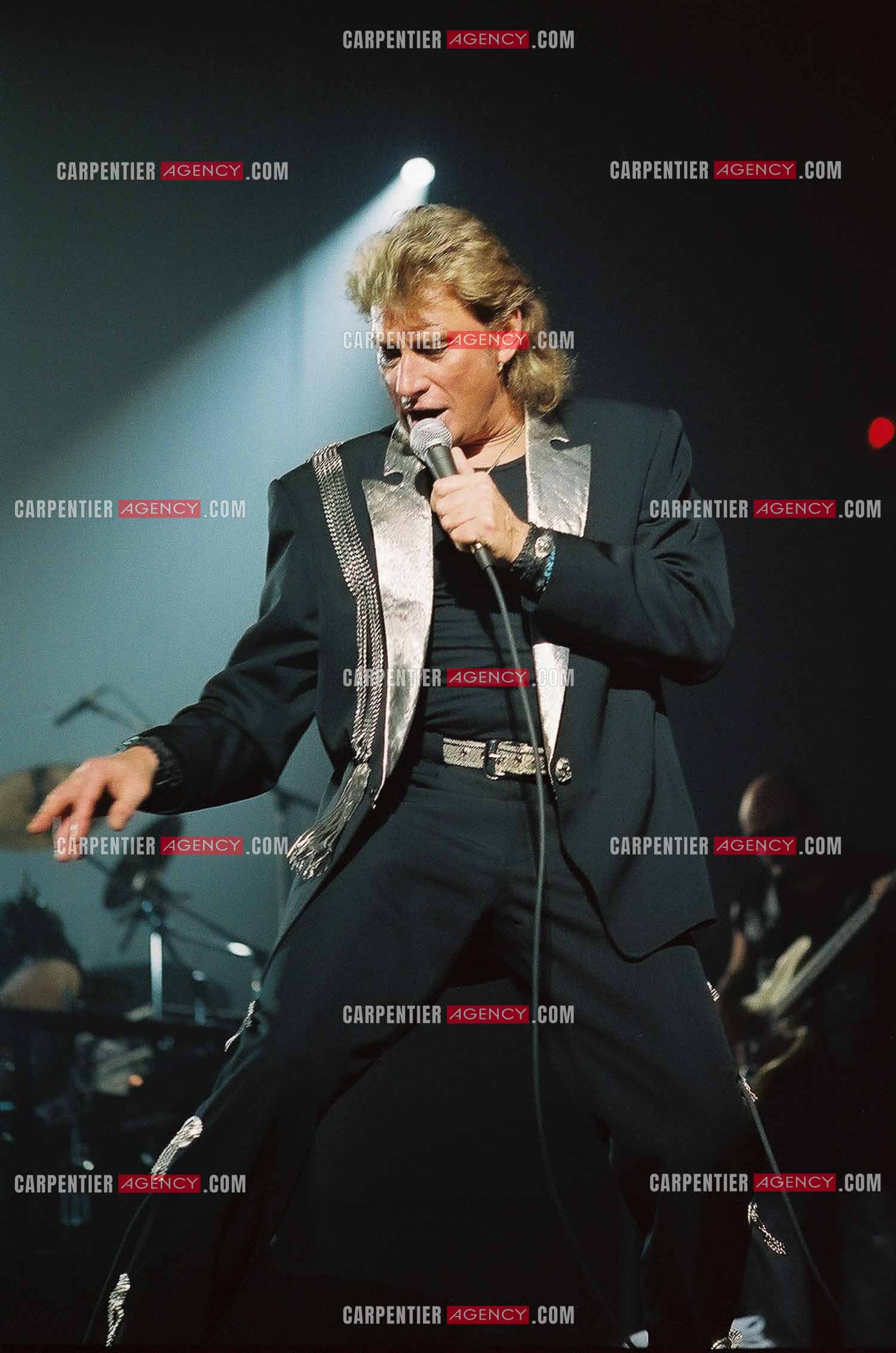 Le chanteur Johnny Hallyday en concert au Palais omnisports de Paris-Bercy du 14 septembre au 4 octobre 1992.        ( Exclusif )