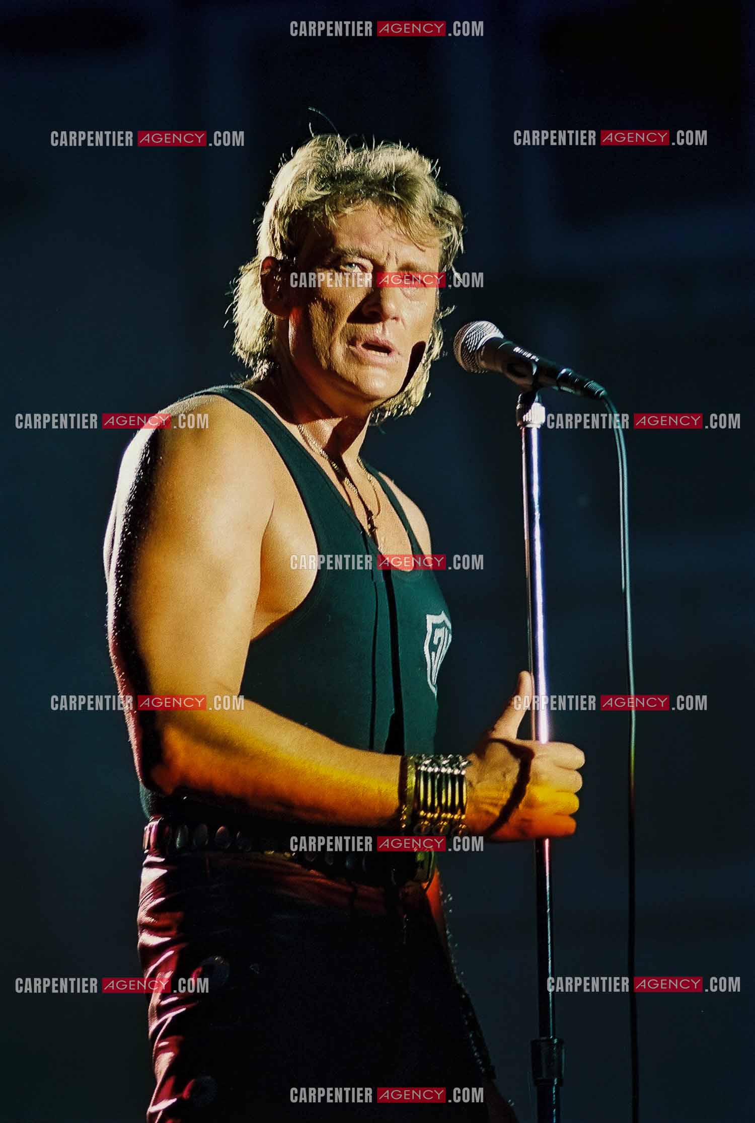 Le chanteur Johnny Hallyday en concert au Palais omnisports de Paris-Bercy du 14 septembre au 4 octobre 1992.        ( Exclusif )