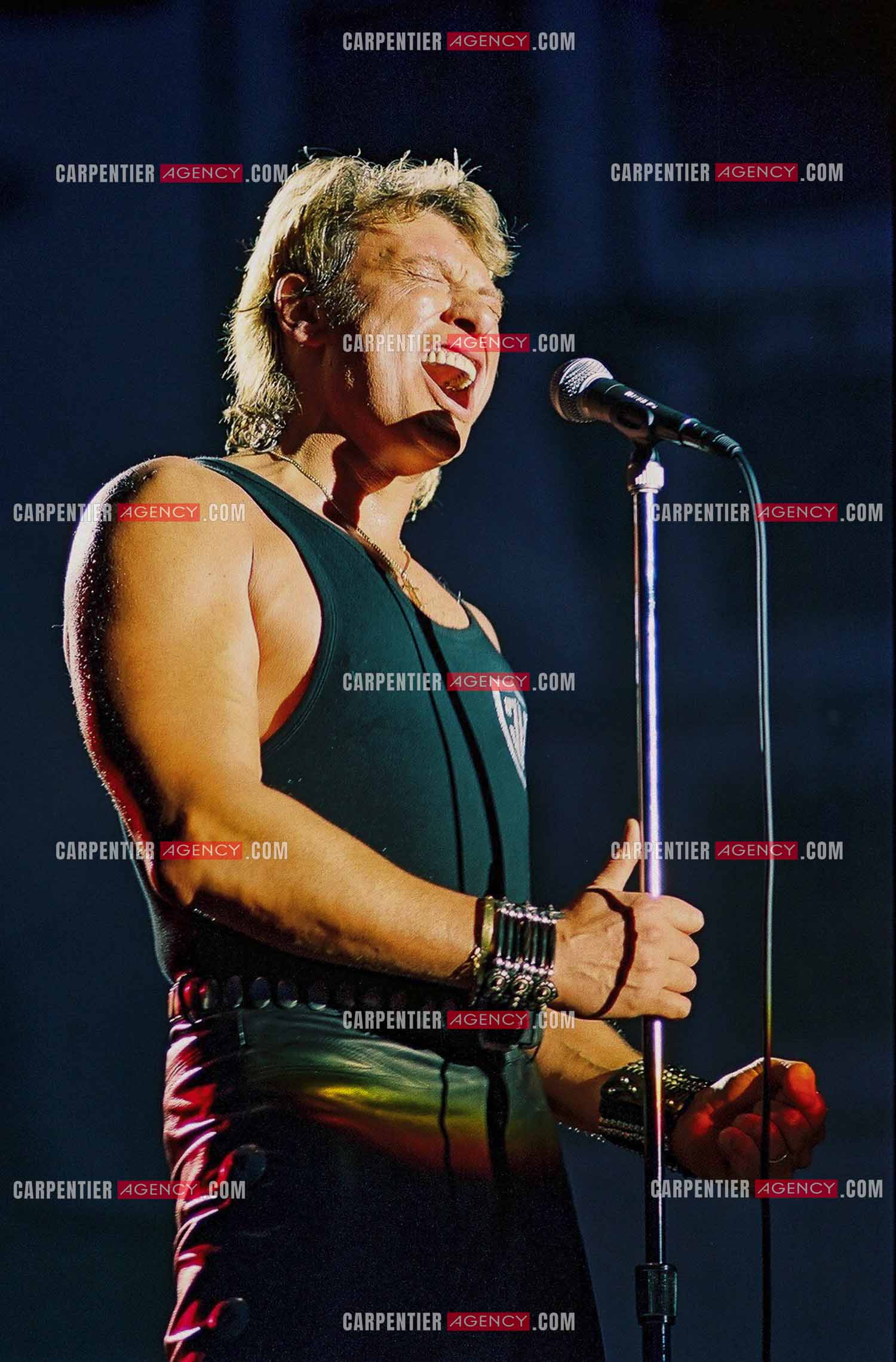 Le chanteur Johnny Hallyday en concert au Palais omnisports de Paris-Bercy du 14 septembre au 4 octobre 1992.        ( Exclusif )