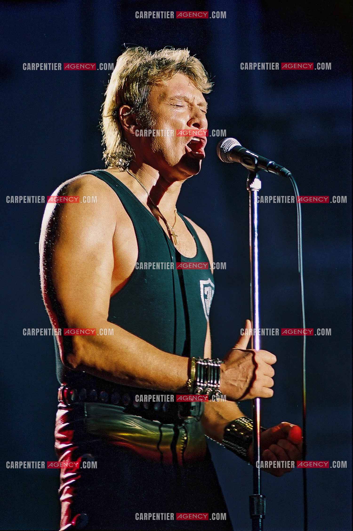 Le chanteur Johnny Hallyday en concert au Palais omnisports de Paris-Bercy du 14 septembre au 4 octobre 1992.        ( Exclusif )
