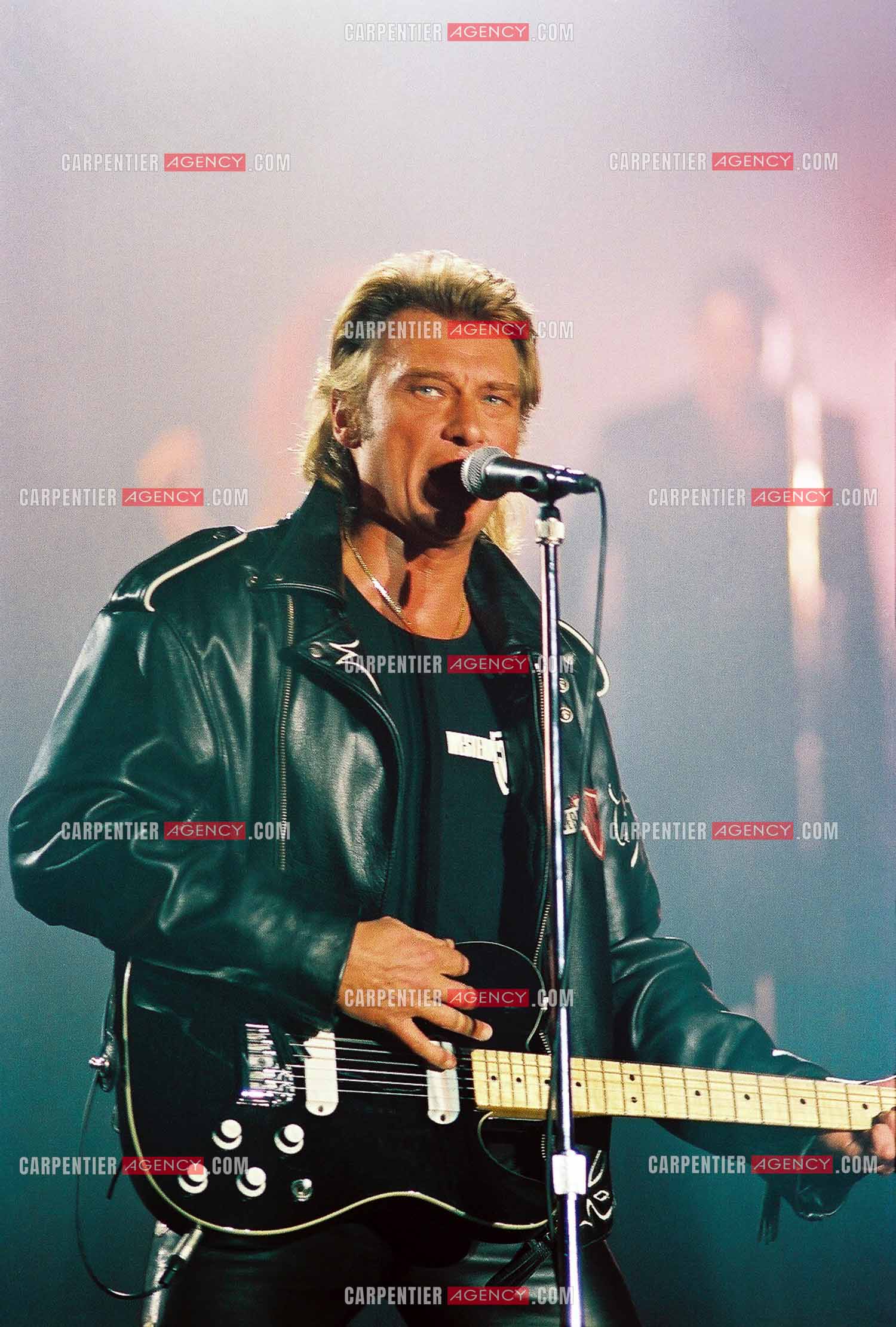 Le chanteur Johnny Hallyday en concert au Palais omnisports de Paris-Bercy du 14 septembre au 4 octobre 1992.        ( Exclusif )