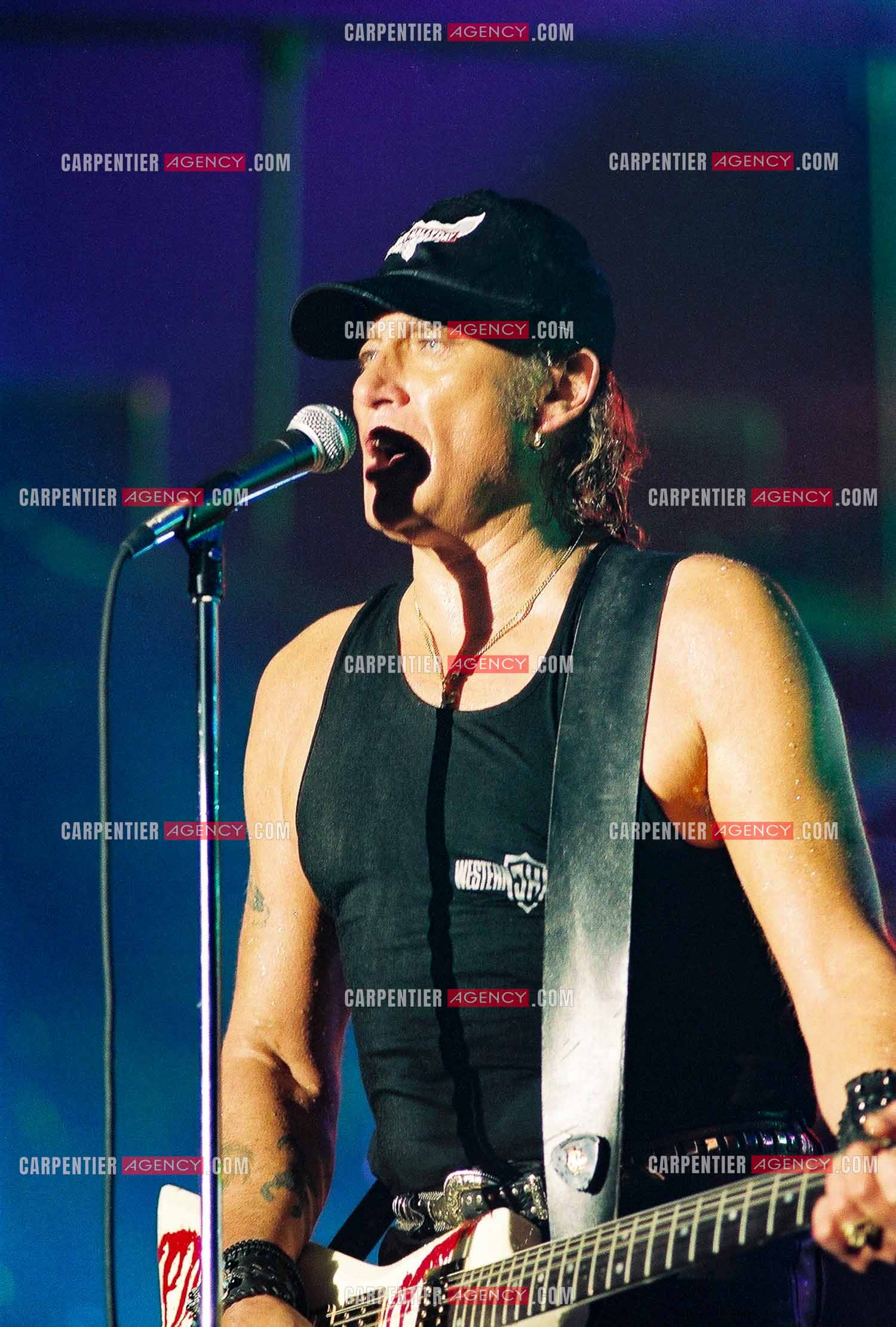Le chanteur Johnny Hallyday en concert au Palais omnisports de Paris-Bercy du 14 septembre au 4 octobre 1992.        ( Exclusif )