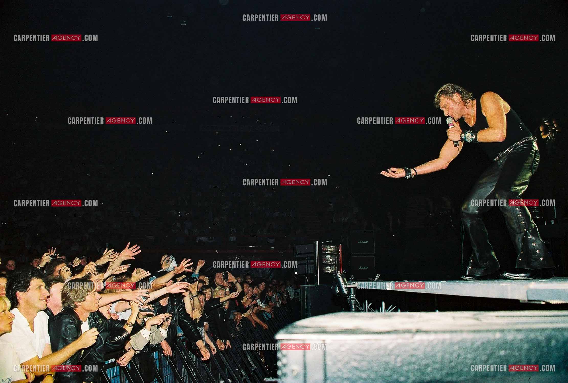 Le chanteur Johnny Hallyday en concert au Palais omnisports de Paris-Bercy du 14 septembre au 4 octobre 1992.        ( Exclusif )
