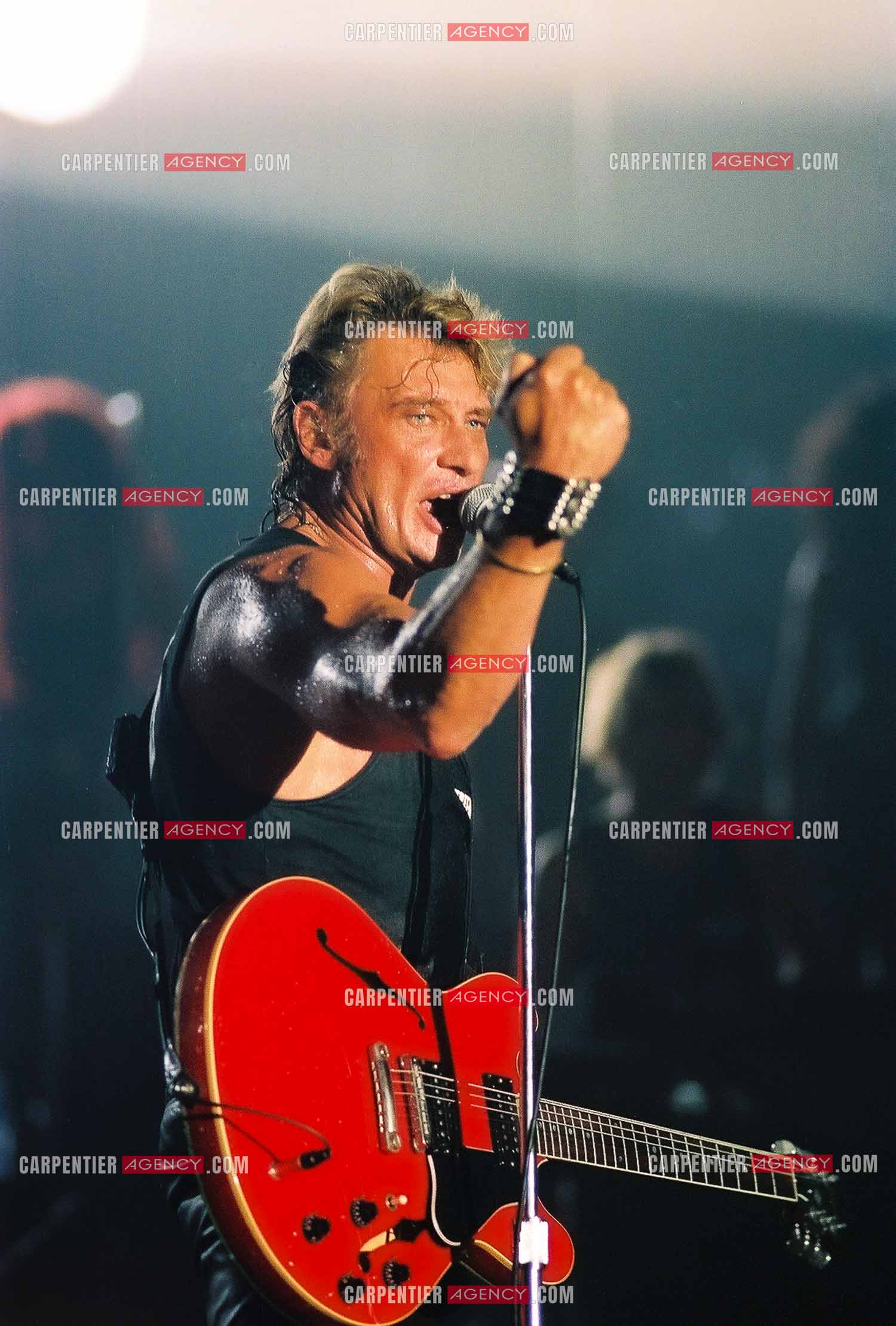 Le chanteur Johnny Hallyday en concert au Palais omnisports de Paris-Bercy du 14 septembre au 4 octobre 1992.        ( Exclusif )