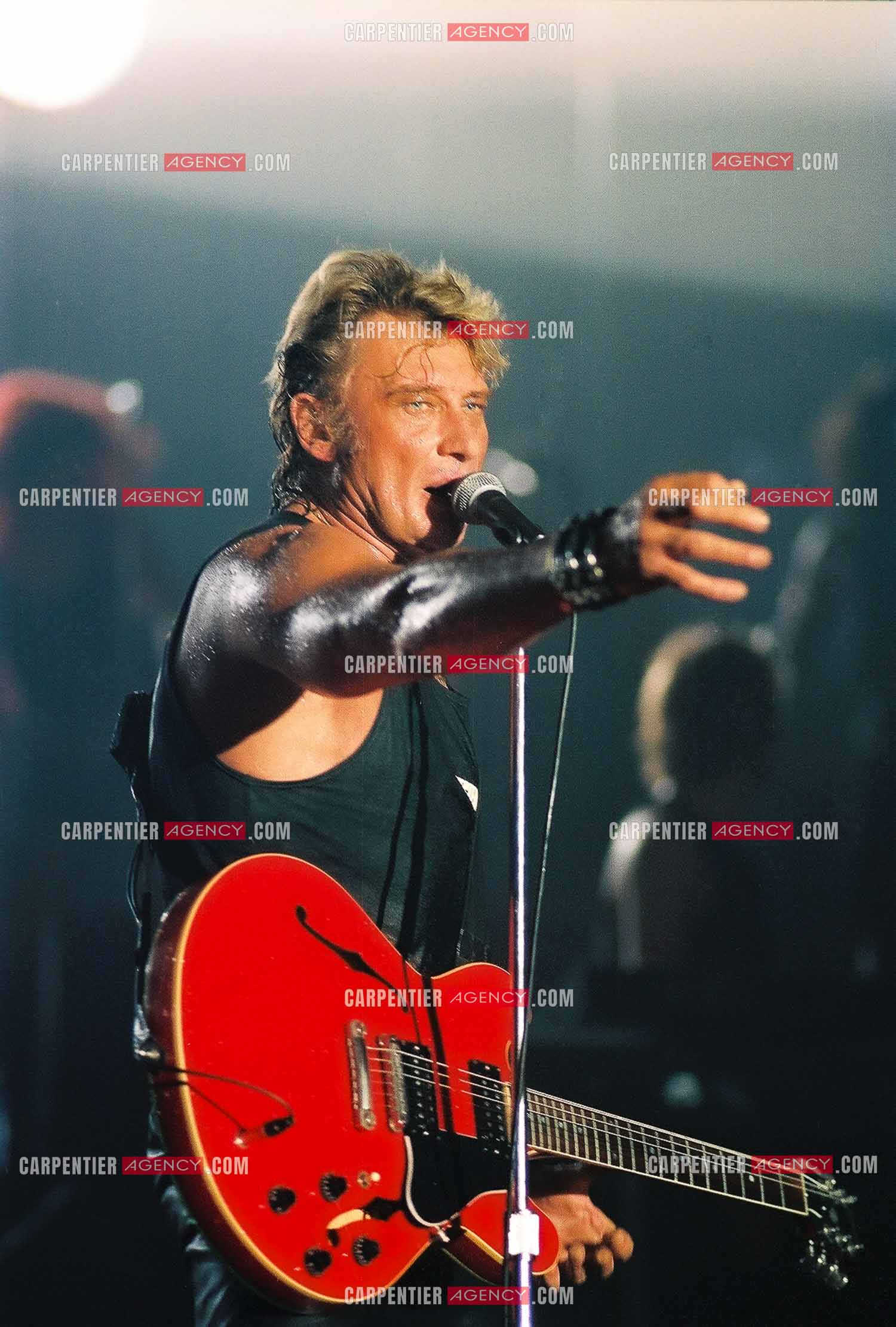 Le chanteur Johnny Hallyday en concert au Palais omnisports de Paris-Bercy du 14 septembre au 4 octobre 1992.        ( Exclusif )