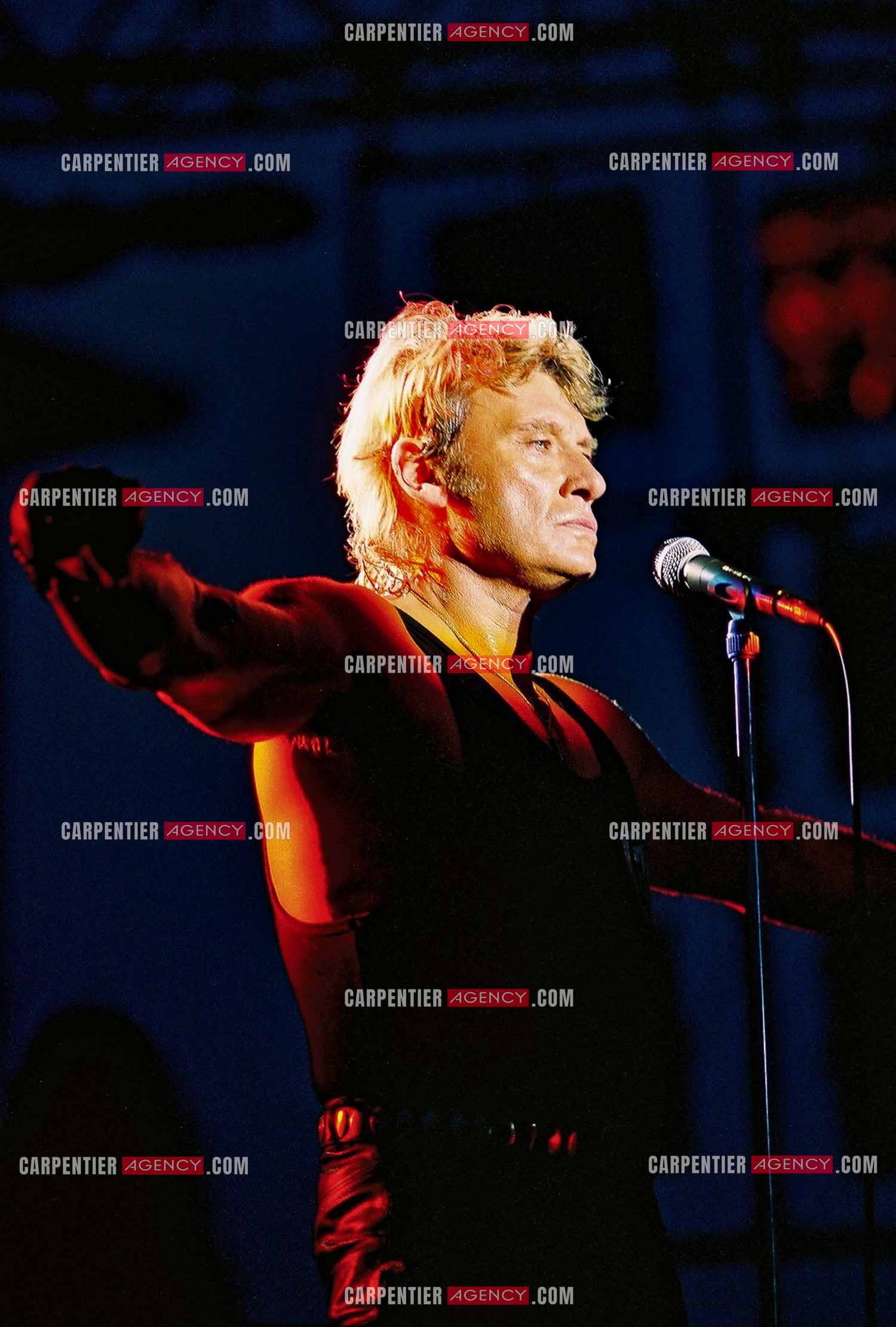 Le chanteur Johnny Hallyday en concert au Palais omnisports de Paris-Bercy du 14 septembre au 4 octobre 1992.        ( Exclusif )