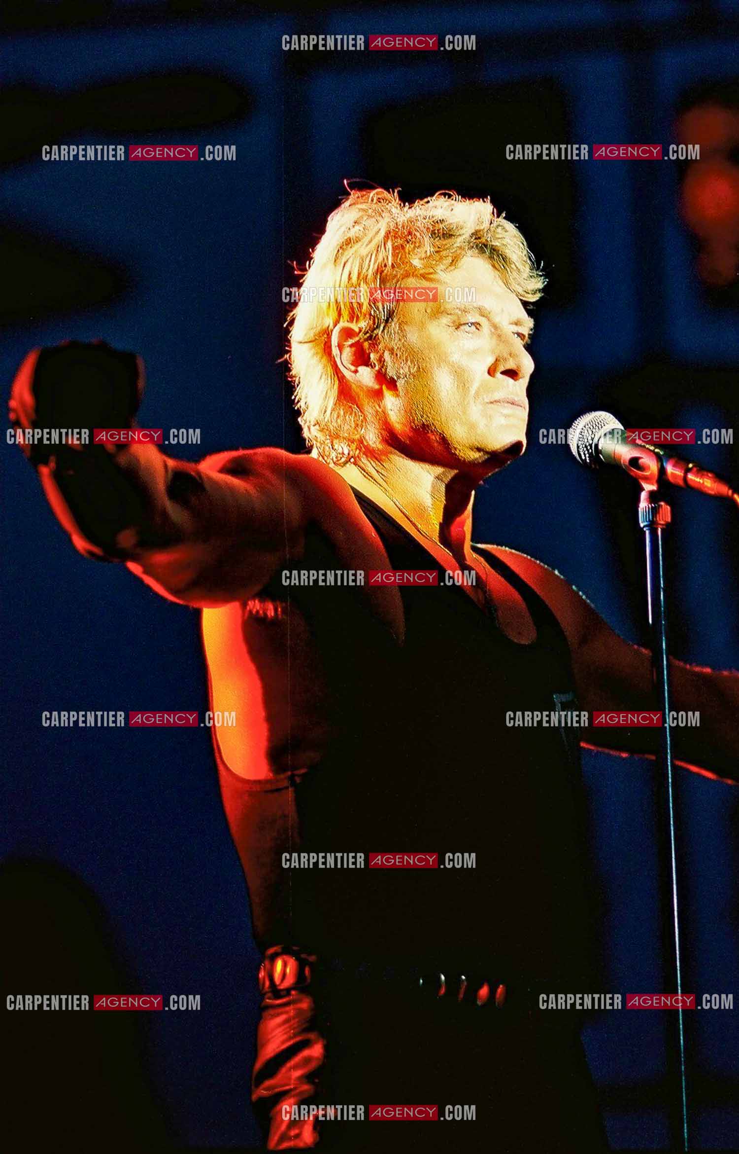Le chanteur Johnny Hallyday en concert au Palais omnisports de Paris-Bercy du 14 septembre au 4 octobre 1992.        ( Exclusif )