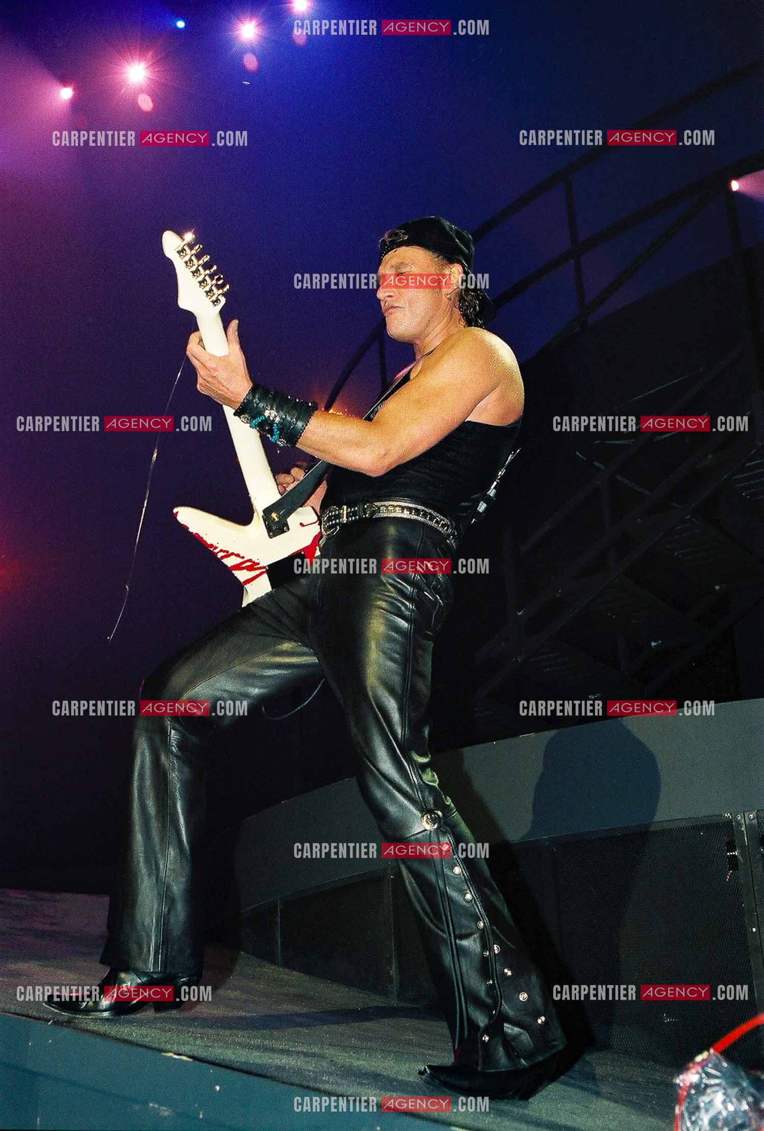 Le chanteur Johnny Hallyday en concert au Palais omnisports de Paris-Bercy du 14 septembre au 4 octobre 1992.        ( Exclusif )