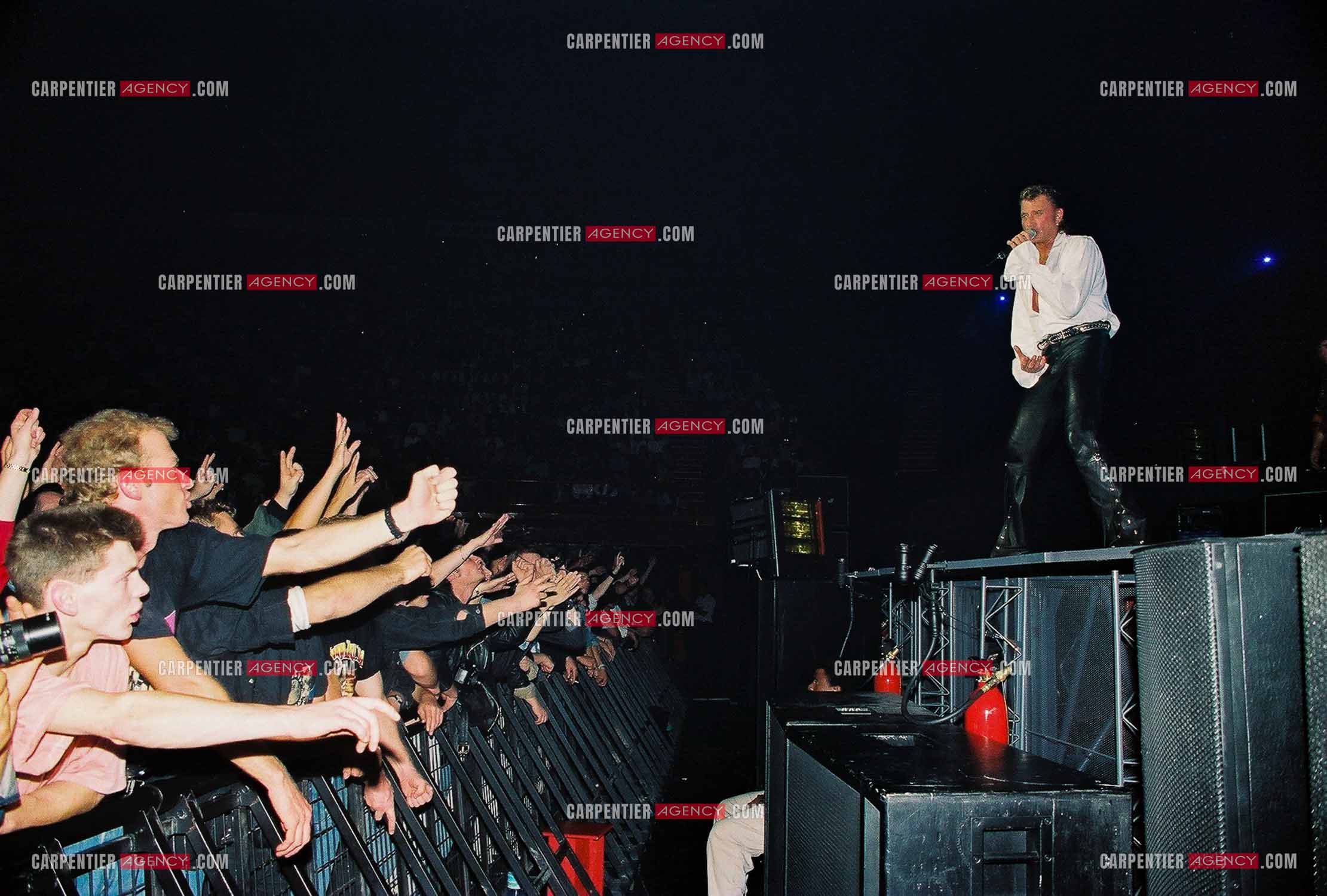 Le chanteur Johnny Hallyday en concert au Palais omnisports de Paris-Bercy du 14 septembre au 4 octobre 1992.        ( Exclusif )