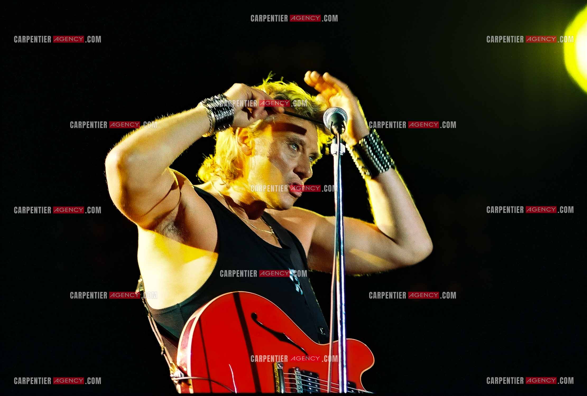 Le chanteur Johnny Hallyday en concert au Palais omnisports de Paris-Bercy du 14 septembre au 4 octobre 1992.        ( Exclusif )