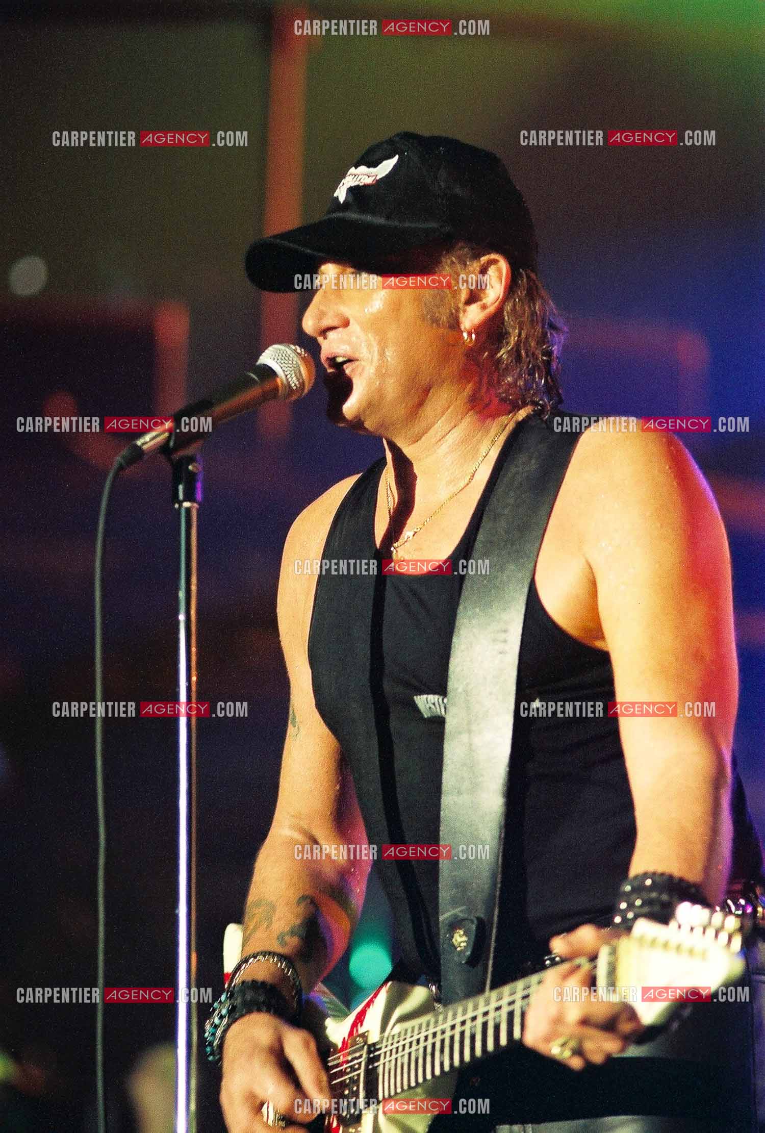 Le chanteur Johnny Hallyday en concert au Palais omnisports de Paris-Bercy du 14 septembre au 4 octobre 1992.        ( Exclusif )