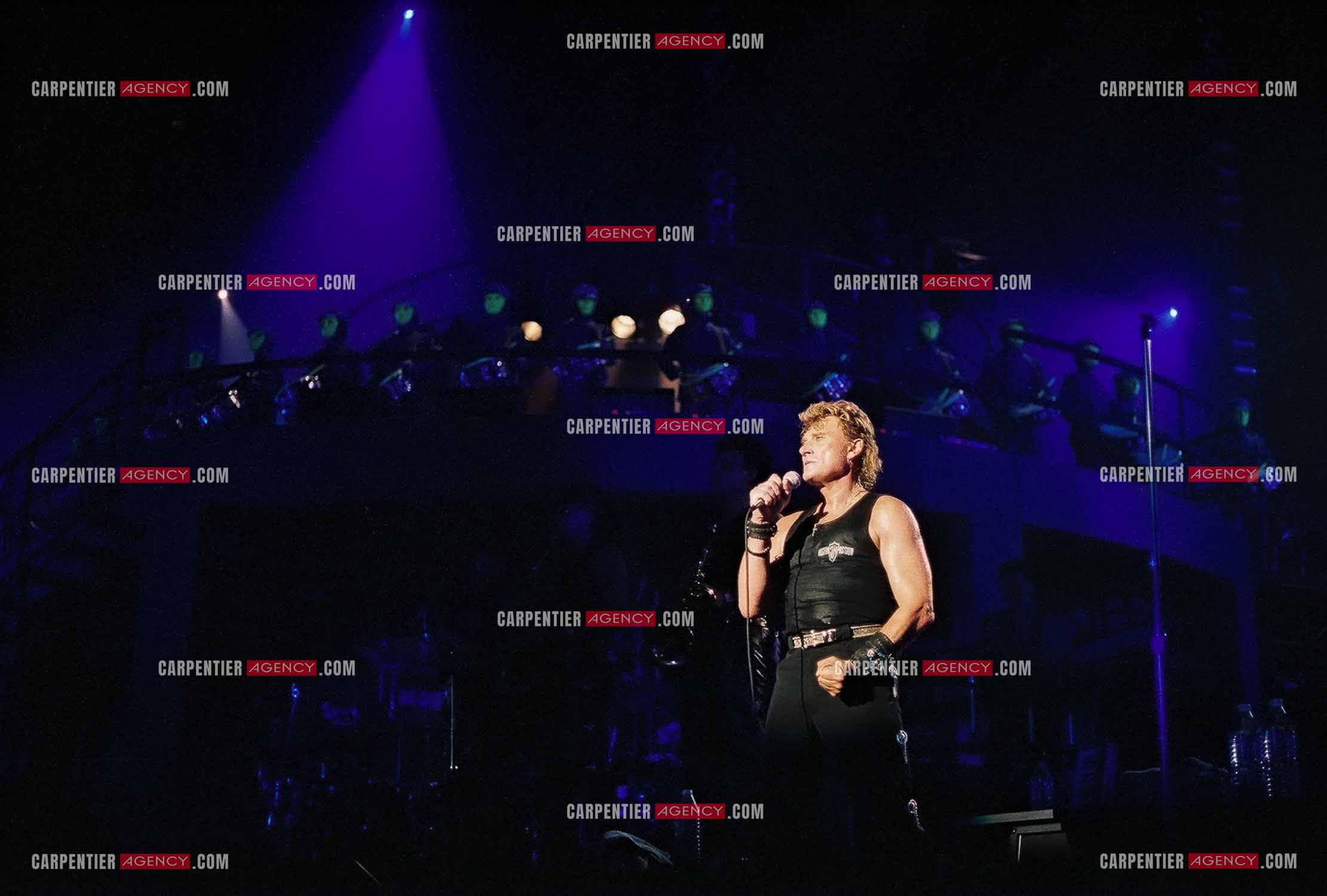 Le chanteur Johnny Hallyday en concert au Palais omnisports de Paris-Bercy du 14 septembre au 4 octobre 1992.        ( Exclusif )
