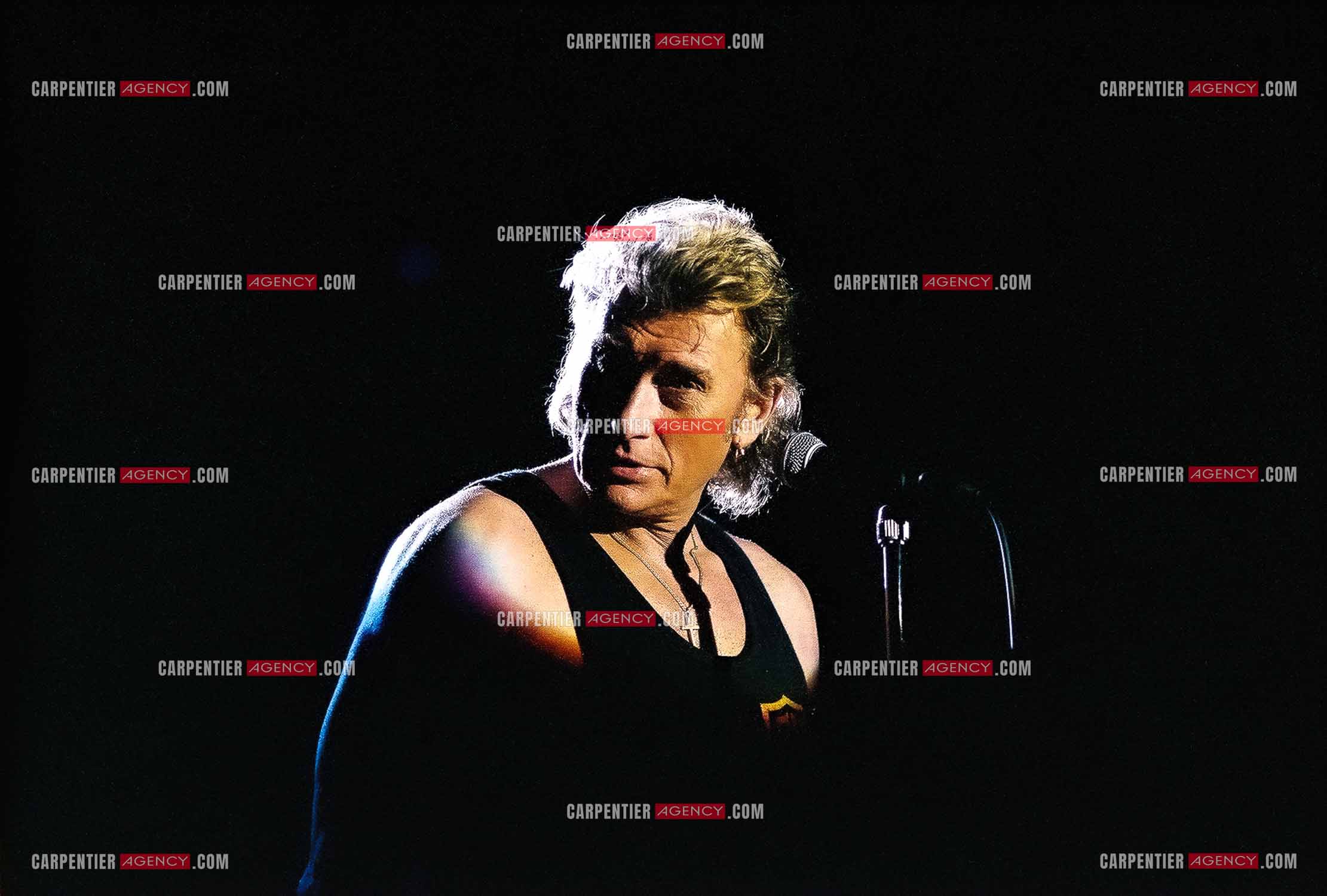 Le chanteur Johnny Hallyday en concert au Palais omnisports de Paris-Bercy du 14 septembre au 4 octobre 1992.        ( Exclusif )