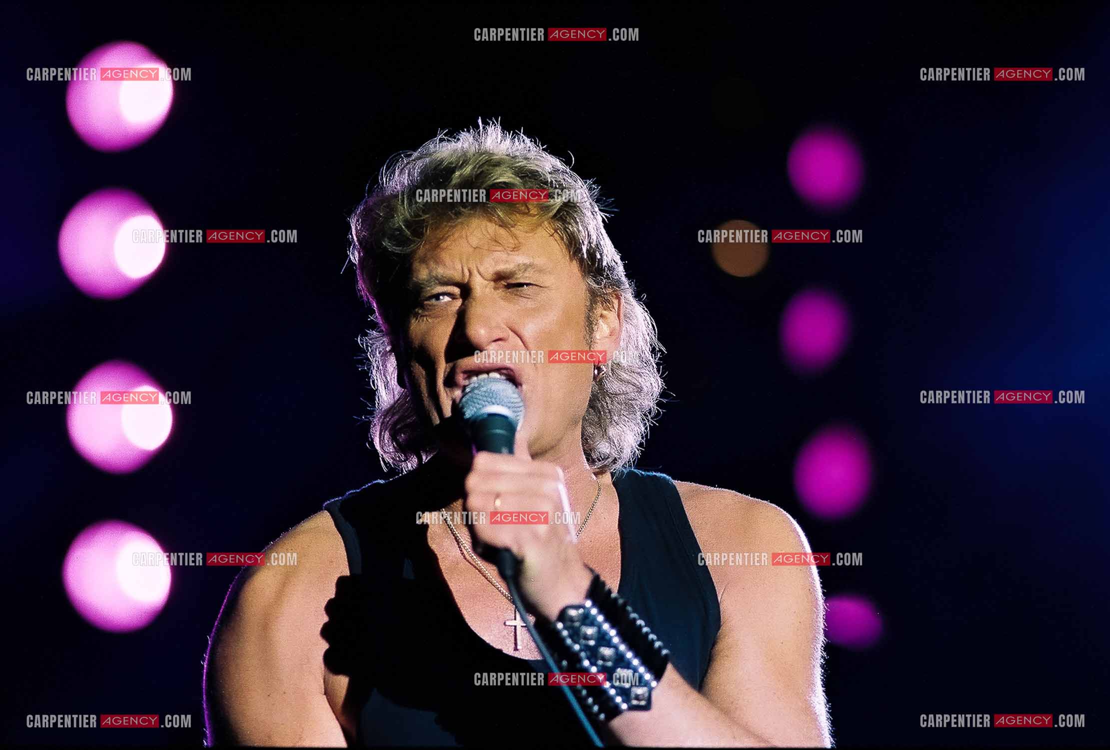 Le chanteur Johnny Hallyday en concert au Palais omnisports de Paris-Bercy du 14 septembre au 4 octobre 1992.        ( Exclusif )