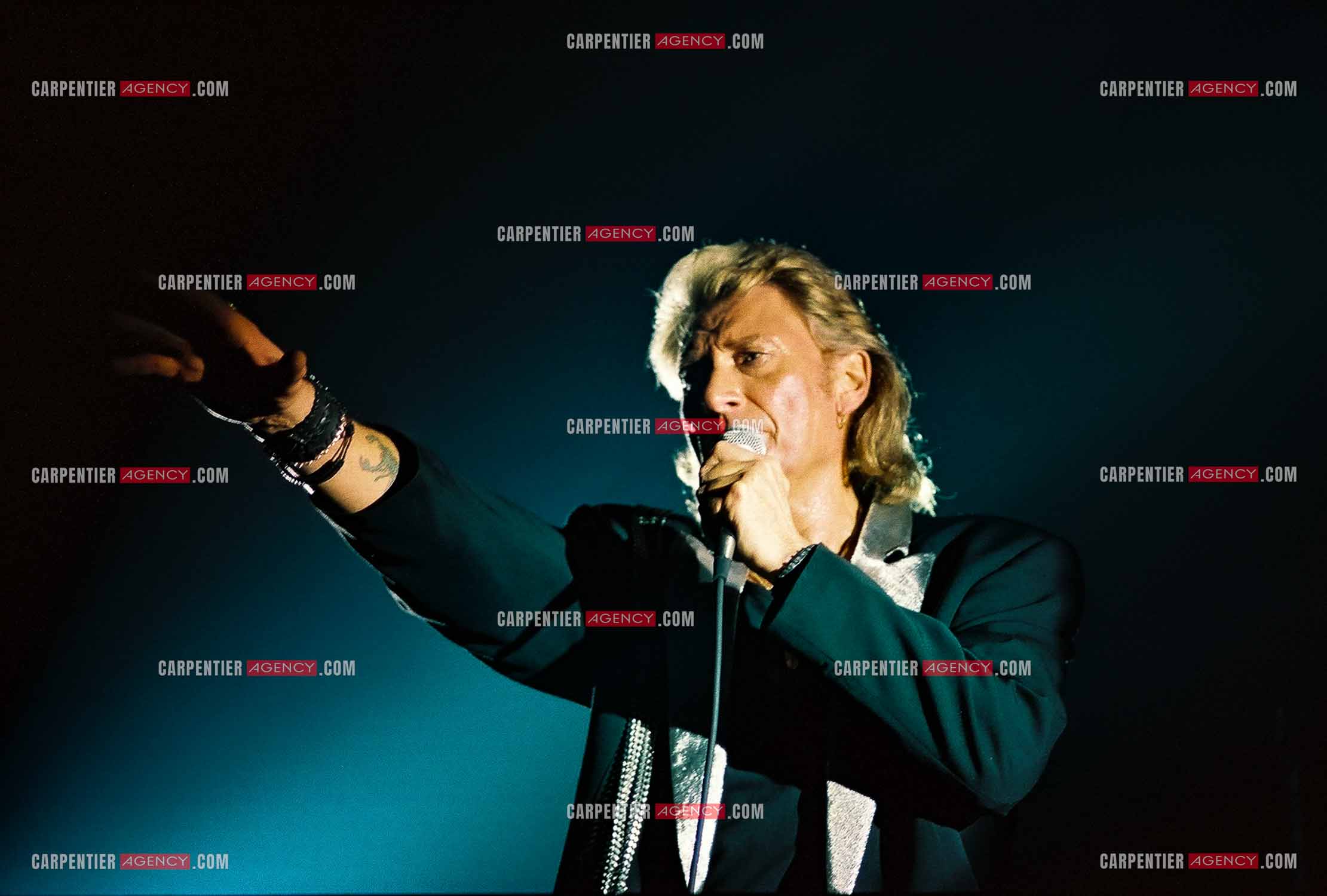 Le chanteur Johnny Hallyday en concert au Palais omnisports de Paris-Bercy du 14 septembre au 4 octobre 1992.        ( Exclusif )
