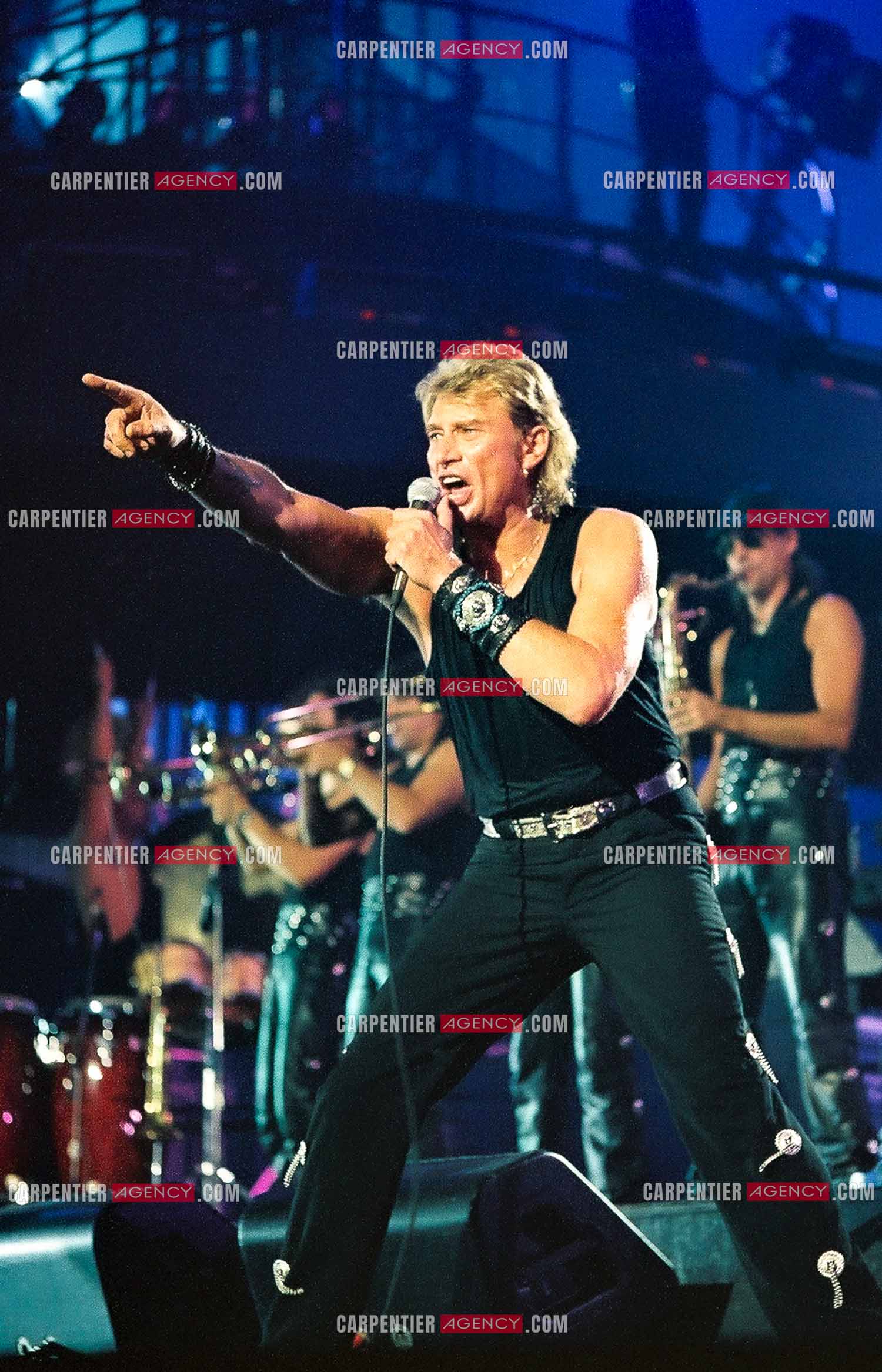 Le chanteur Johnny Hallyday en concert au Palais omnisports de Paris-Bercy du 14 septembre au 4 octobre 1992.        ( Exclusif )