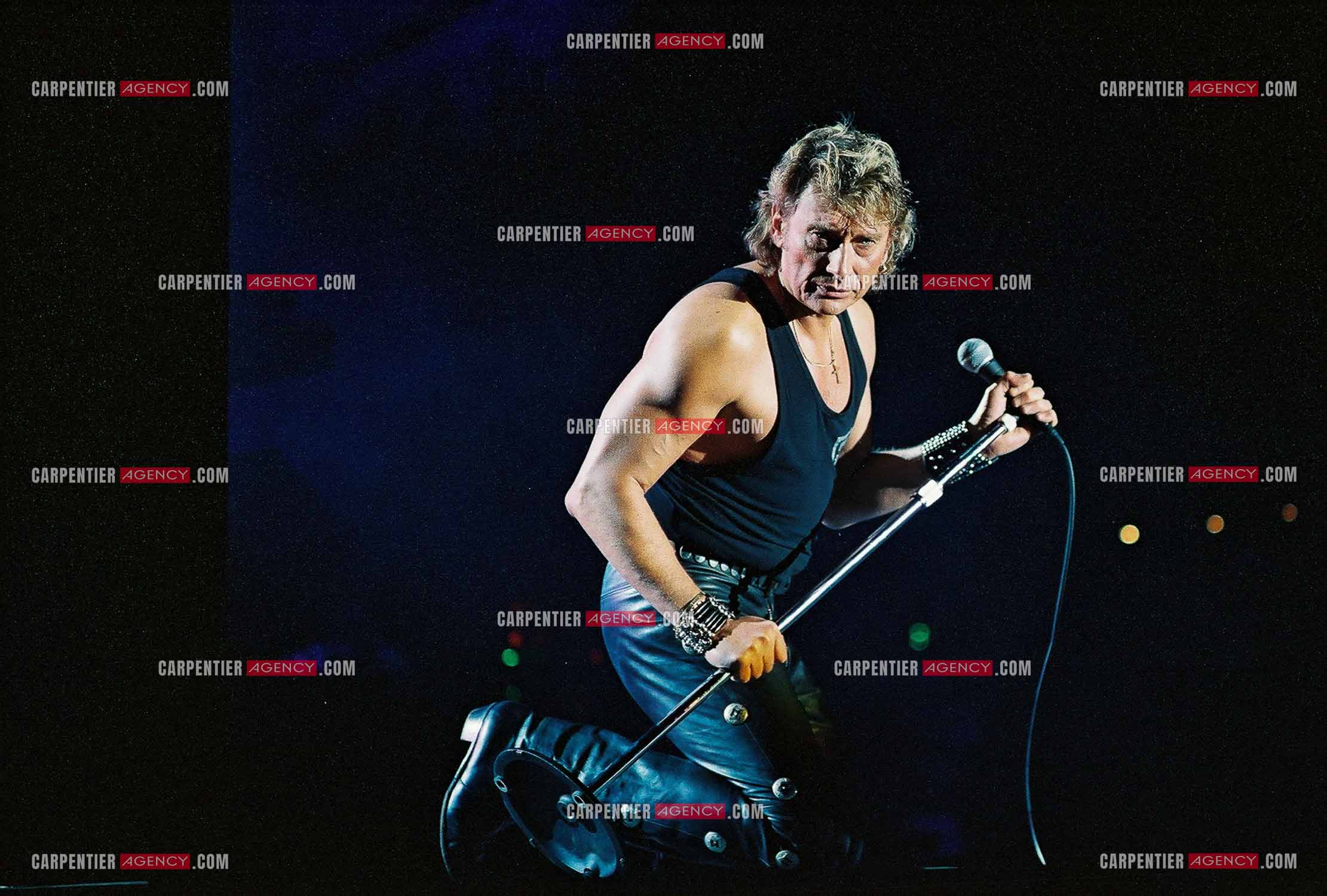 Le chanteur Johnny Hallyday en concert au Palais omnisports de Paris-Bercy du 14 septembre au 4 octobre 1992.        ( Exclusif )