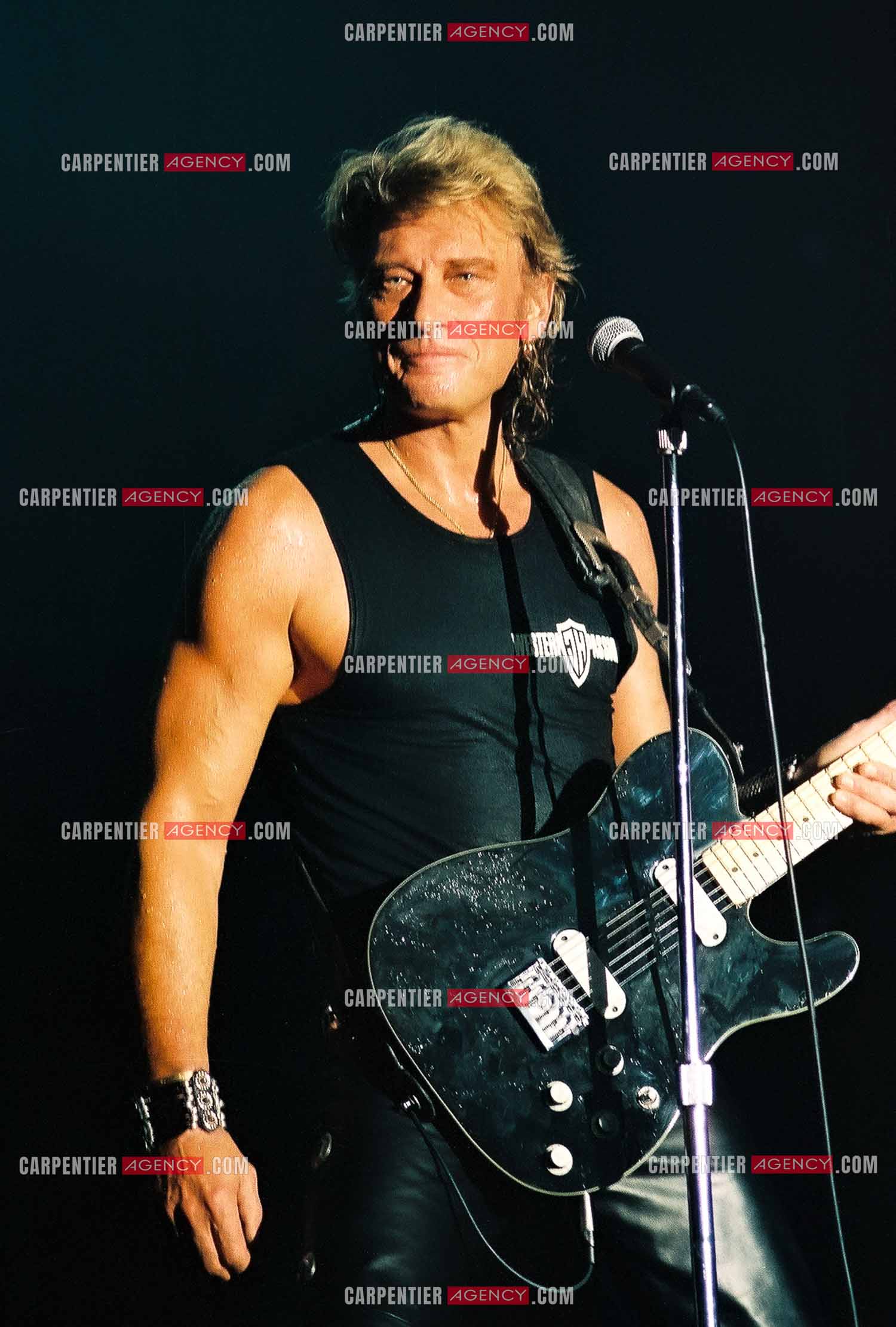 Le chanteur Johnny Hallyday en concert au Palais omnisports de Paris-Bercy du 14 septembre au 4 octobre 1992.        ( Exclusif )