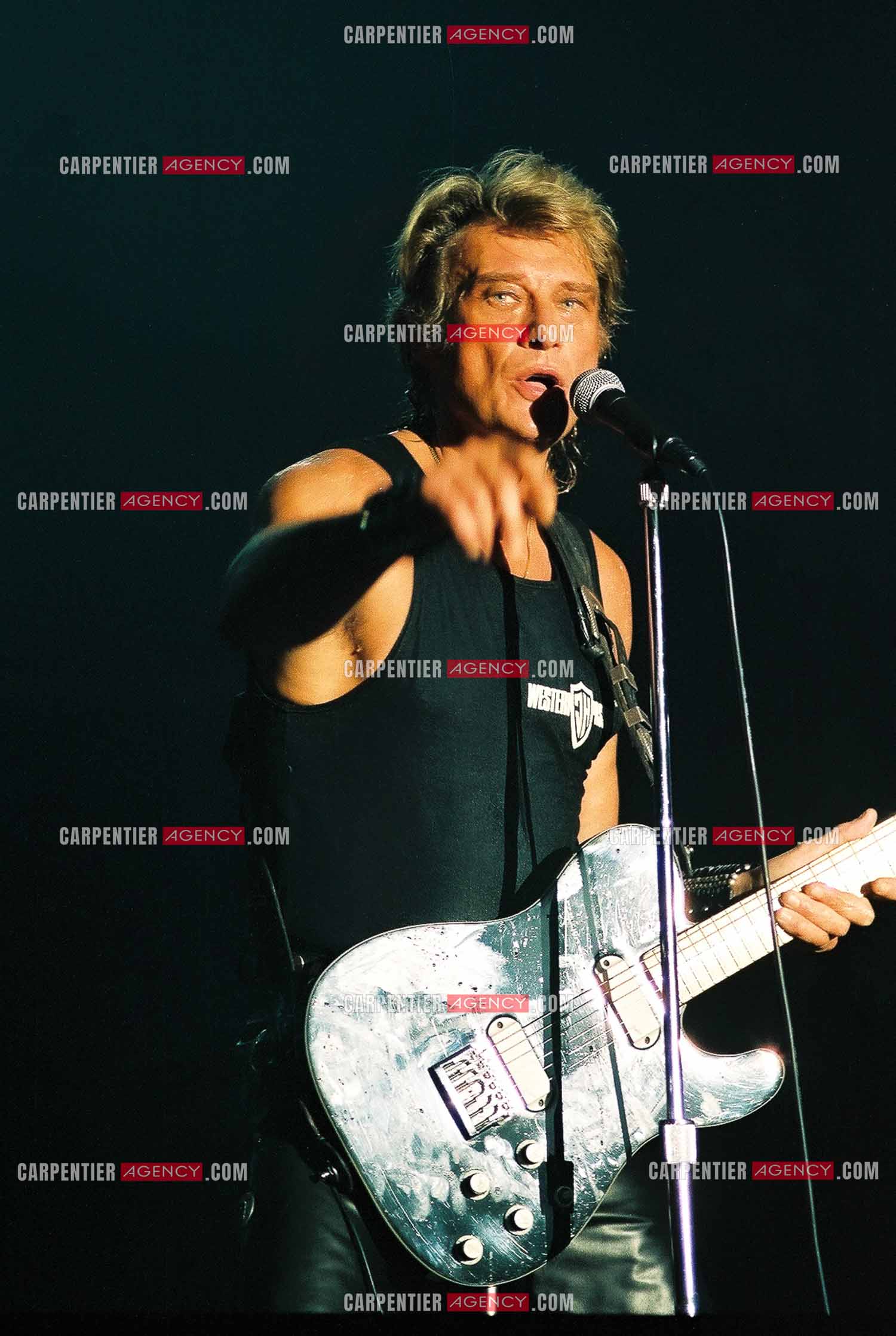 Le chanteur Johnny Hallyday en concert au Palais omnisports de Paris-Bercy du 14 septembre au 4 octobre 1992.        ( Exclusif )