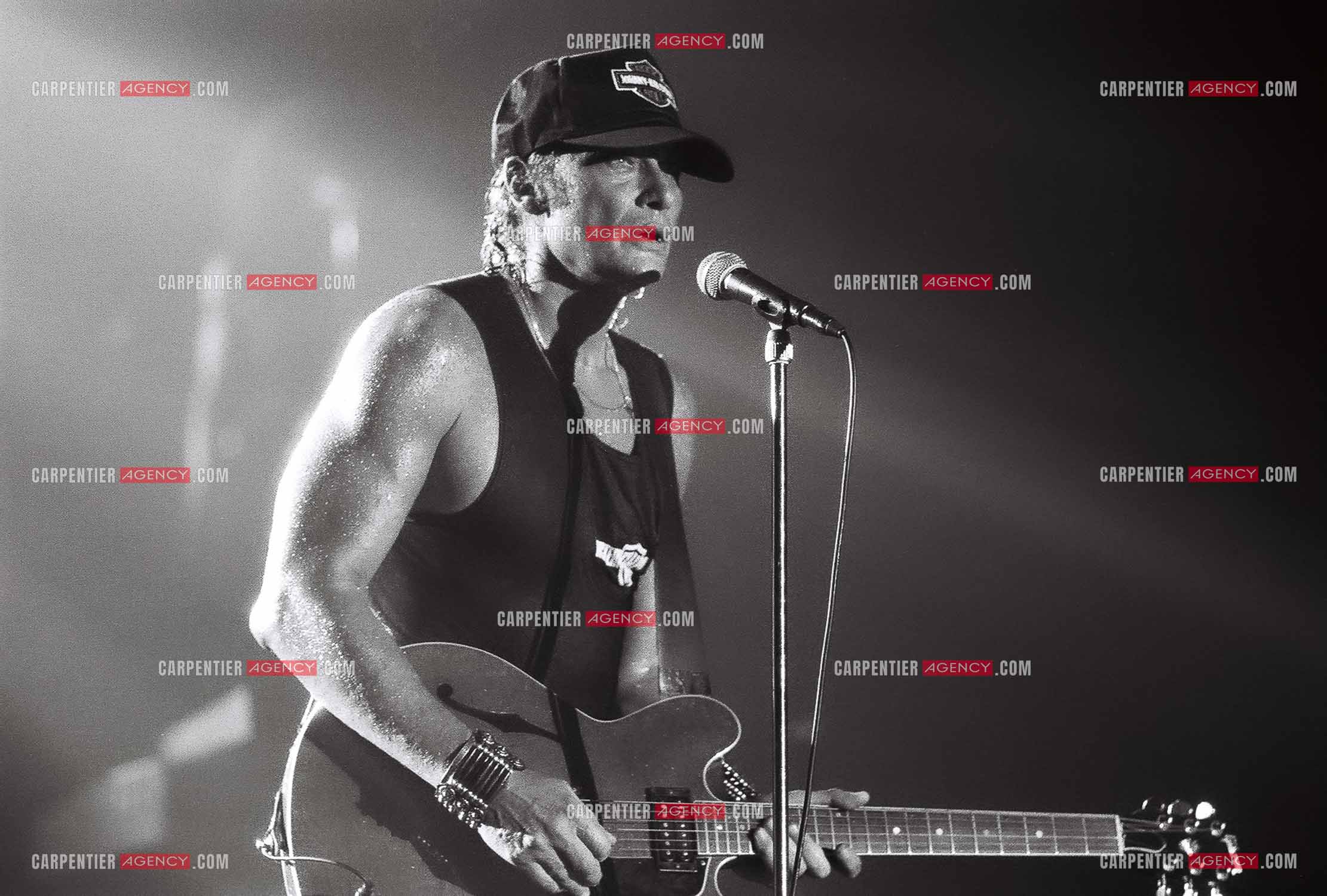 Le chanteur Johnny Hallyday en concert au Palais omnisports de Paris-Bercy du 14 septembre au 4 octobre 1992.        ( Exclusif )