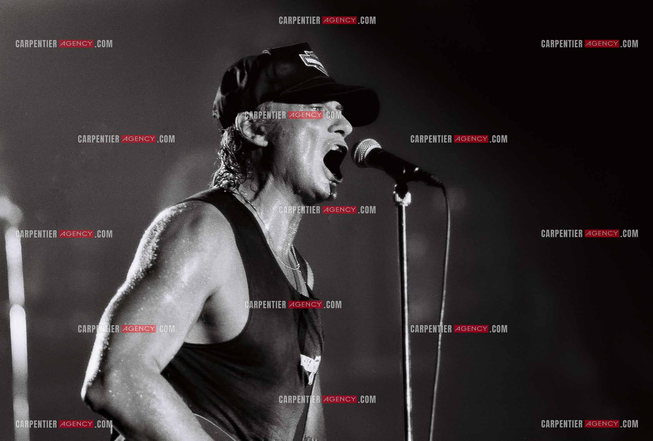 Le chanteur Johnny Hallyday en concert au Palais omnisports de Paris-Bercy du 14 septembre au 4 octobre 1992.        ( Exclusif )