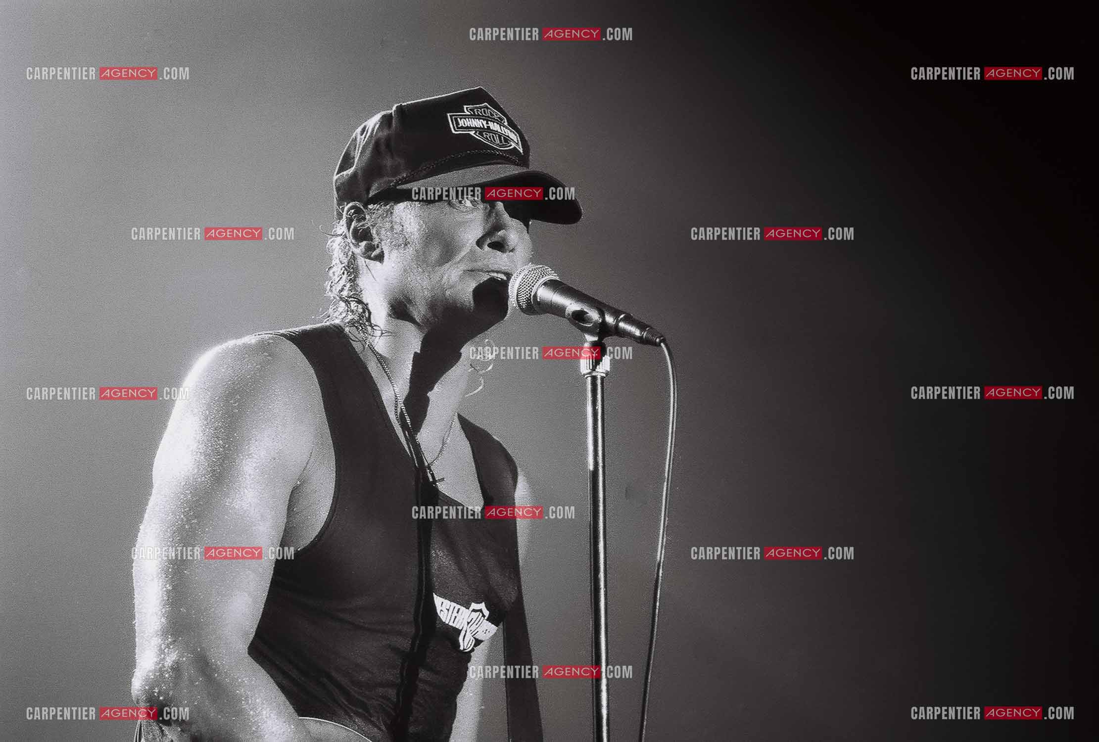 Le chanteur Johnny Hallyday en concert au Palais omnisports de Paris-Bercy du 14 septembre au 4 octobre 1992.        ( Exclusif )