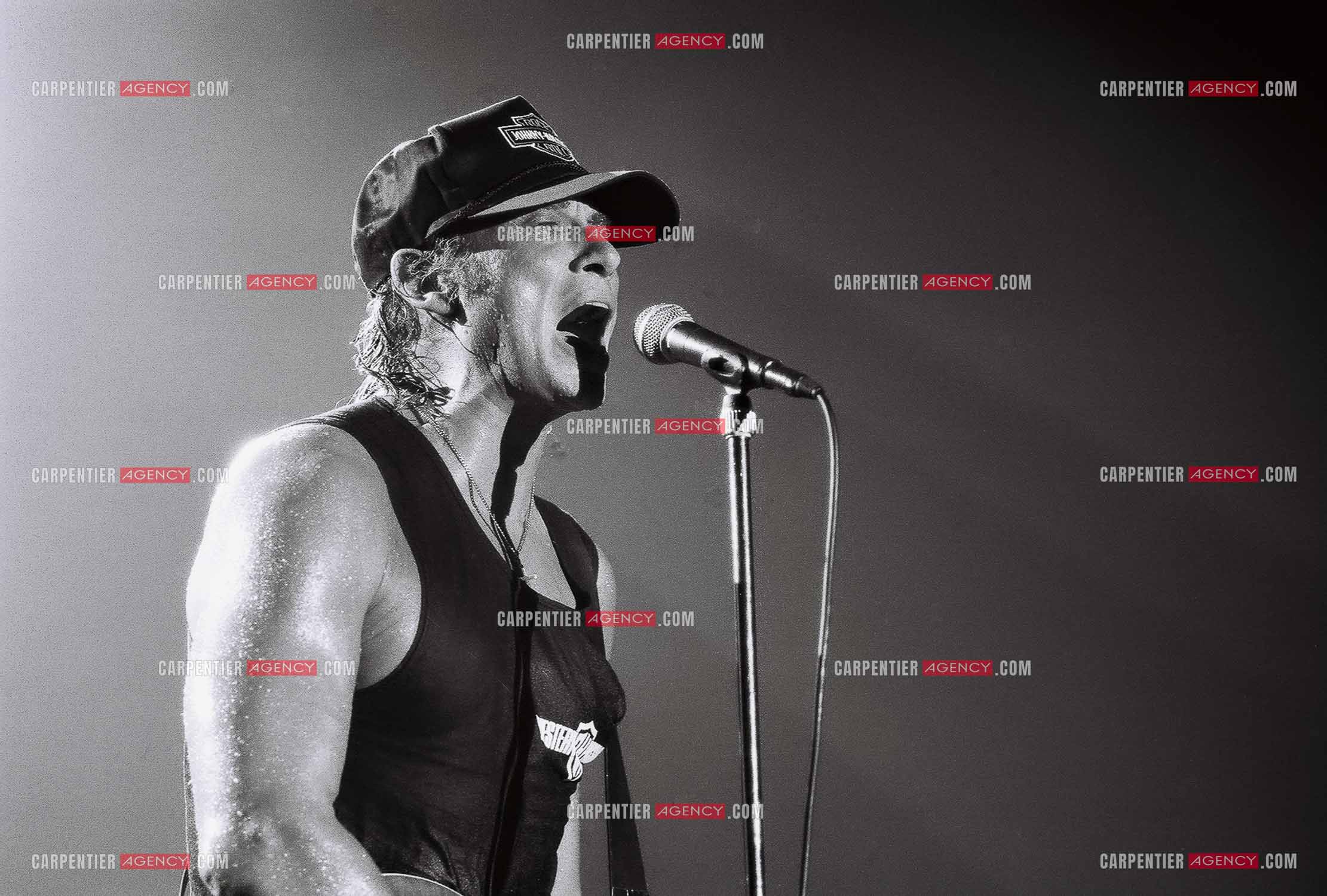 Le chanteur Johnny Hallyday en concert au Palais omnisports de Paris-Bercy du 14 septembre au 4 octobre 1992.        ( Exclusif )