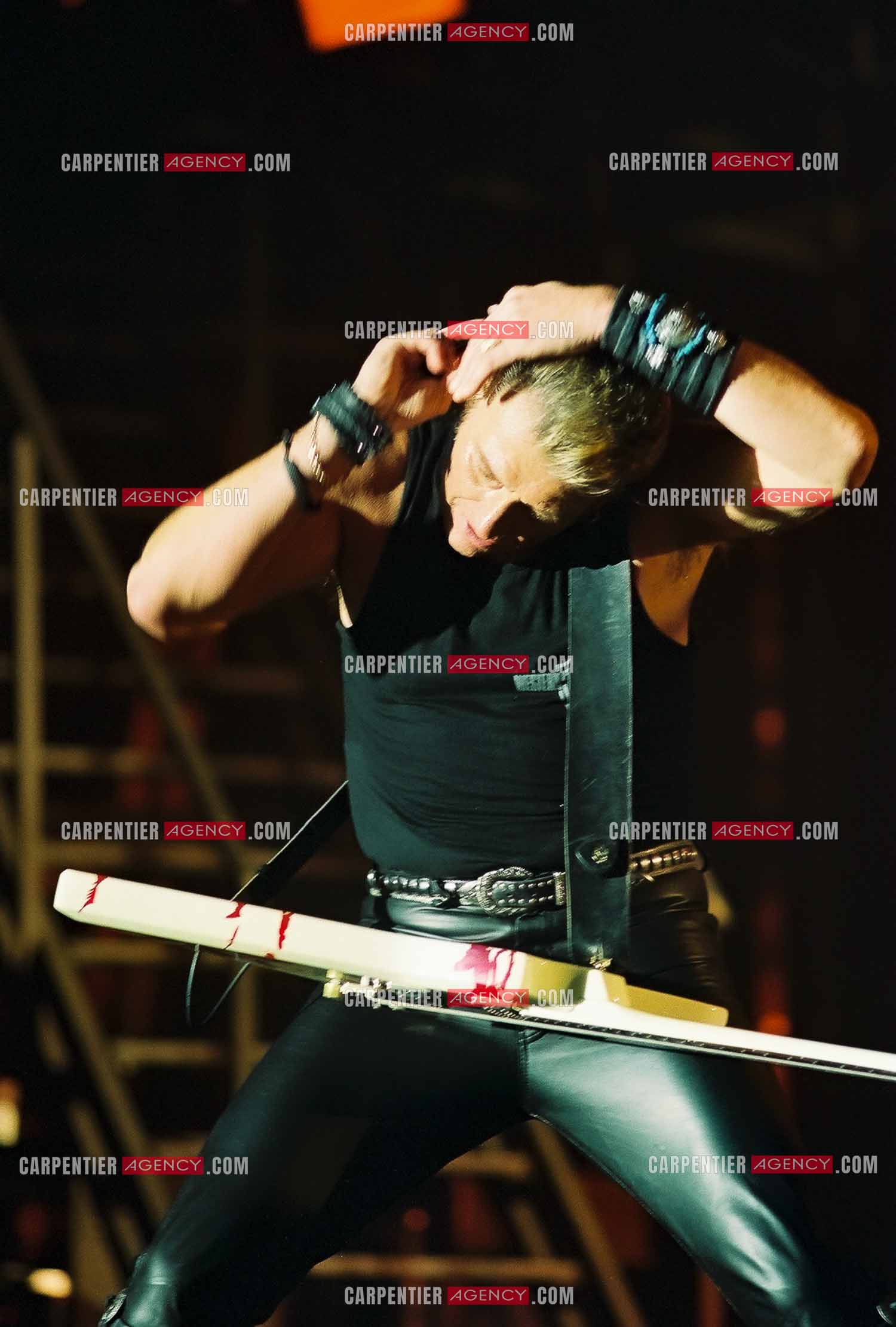 Le chanteur Johnny Hallyday en concert au Palais omnisports de Paris-Bercy du 14 septembre au 4 octobre 1992.        ( Exclusif )
