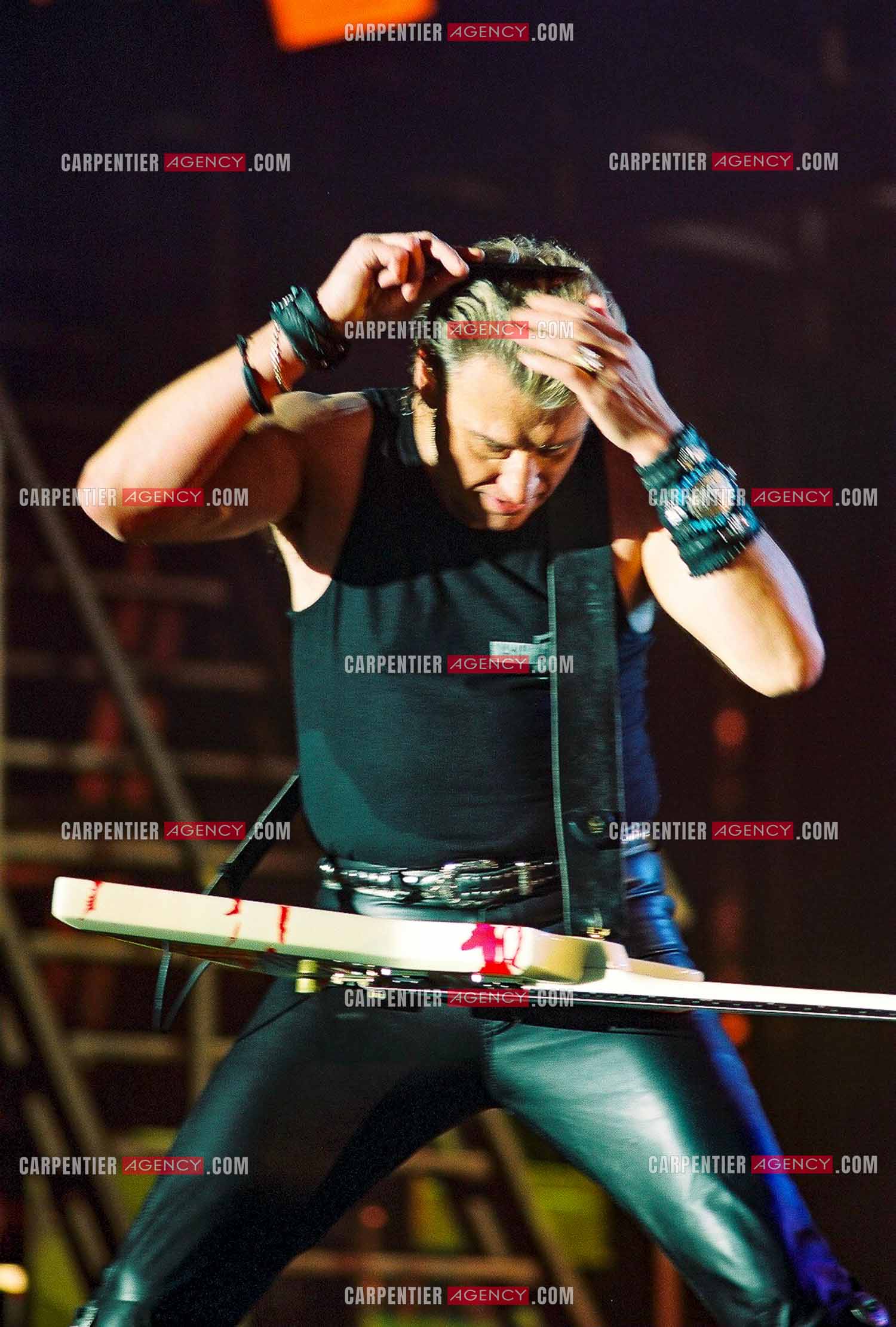 Le chanteur Johnny Hallyday en concert au Palais omnisports de Paris-Bercy du 14 septembre au 4 octobre 1992.        ( Exclusif )