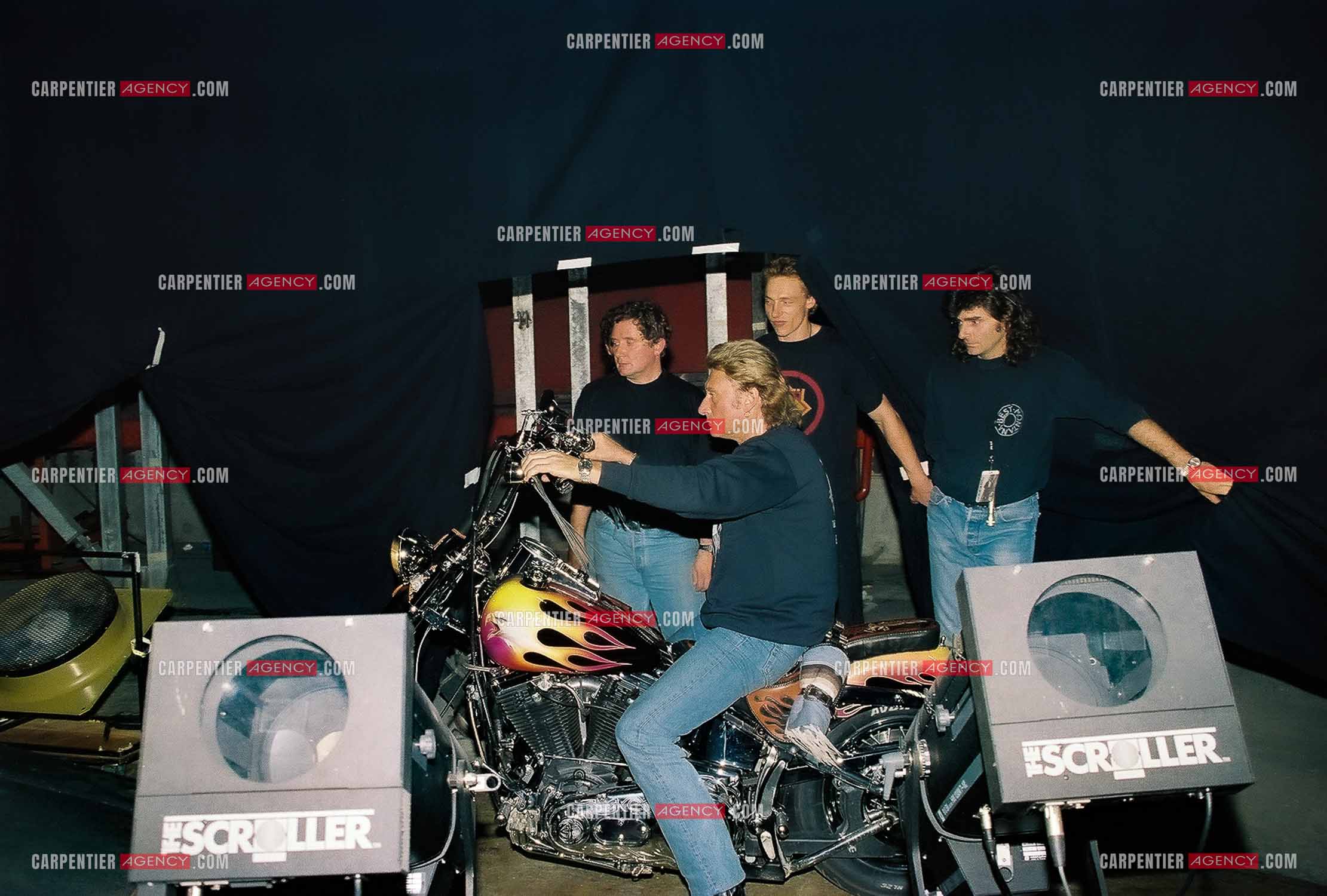 Le chanteur Johnny Hallyday en concert au Palais omnisports de Paris-Bercy du 14 septembre au 4 octobre 1992. Dernières répétitions avant le jour J.      ( Exclusif )