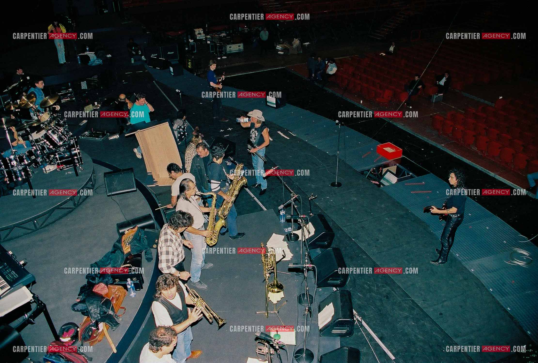 Le chanteur Johnny Hallyday en concert au Palais omnisports de Paris-Bercy du 14 septembre au 4 octobre 1992. Dernières répétitions avant le jour J.      ( Exclusif )