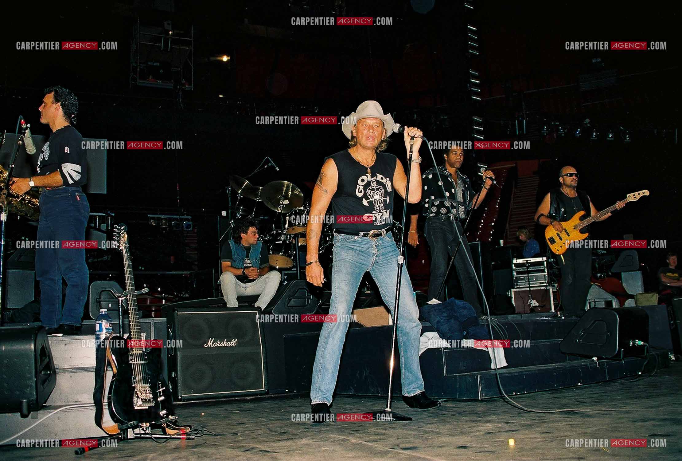 Le chanteur Johnny Hallyday en concert au Palais omnisports de Paris-Bercy du 14 septembre au 4 octobre 1992. Dernières répétitions avant le jour J.      ( Exclusif )