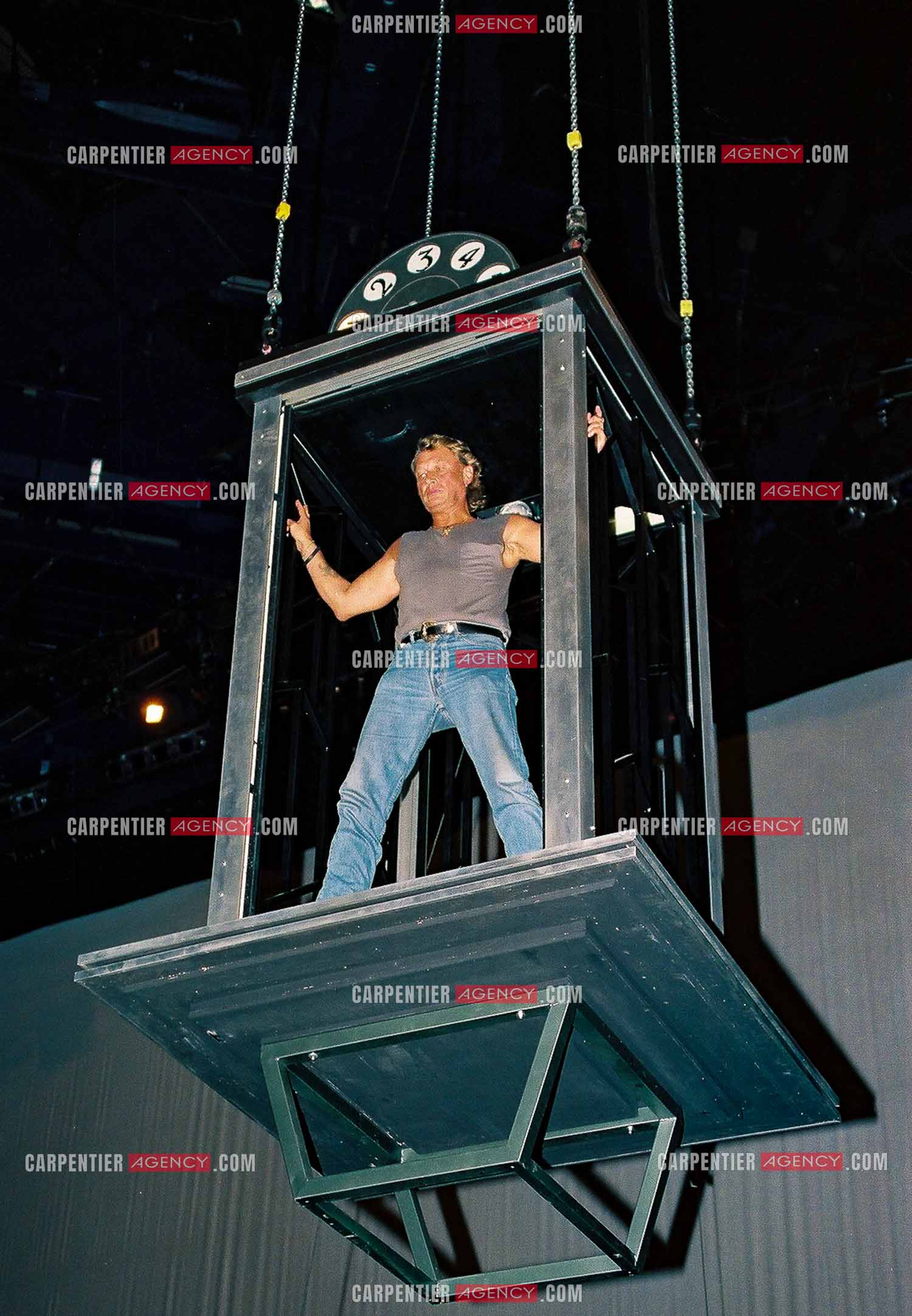 Le chanteur Johnny Hallyday en concert au Palais omnisports de Paris-Bercy du 14 septembre au 4 octobre 1992. Dernières répétitions avant le jour J.      ( Exclusif )