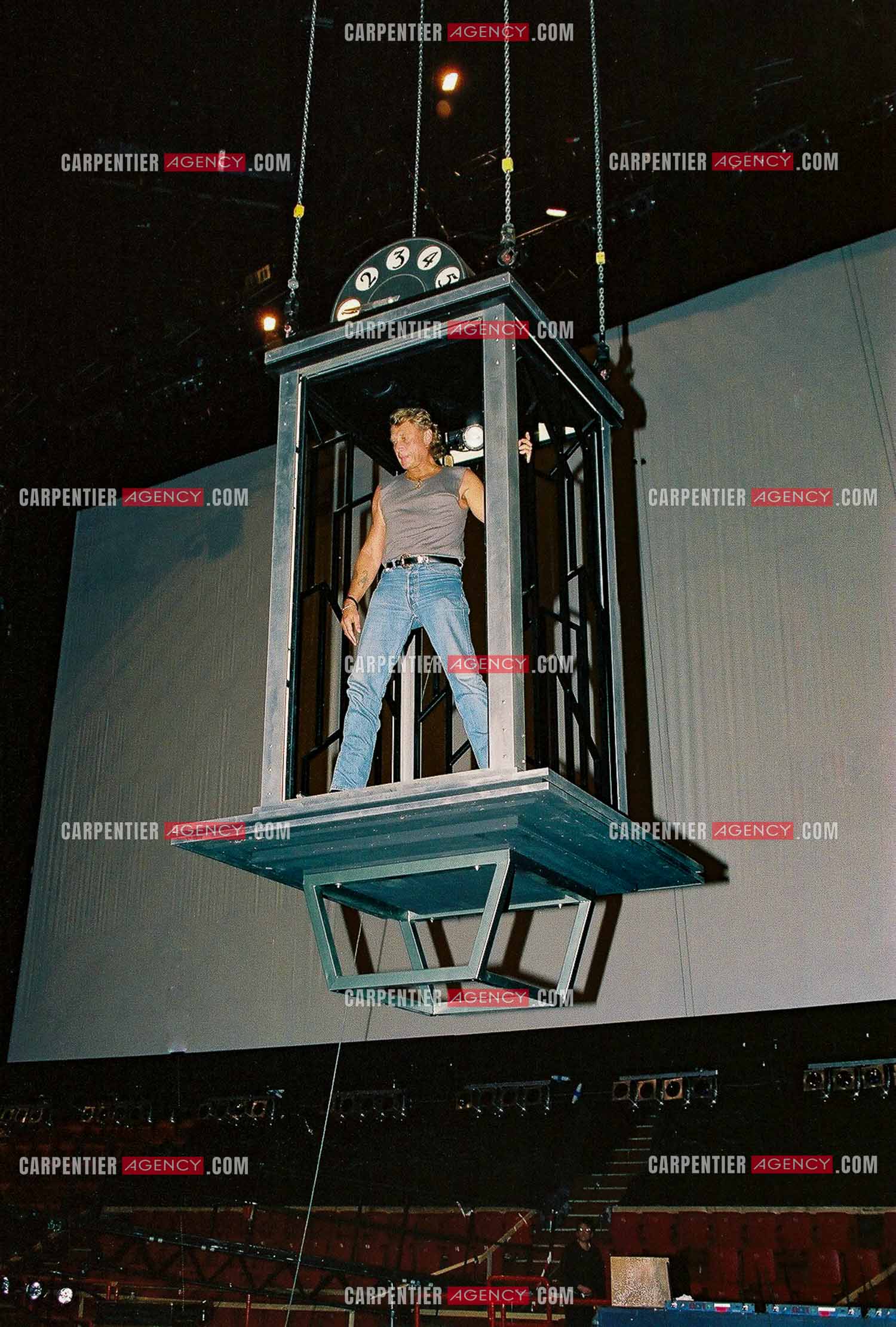 Le chanteur Johnny Hallyday en concert au Palais omnisports de Paris-Bercy du 14 septembre au 4 octobre 1992. Dernières répétitions avant le jour J.      ( Exclusif )