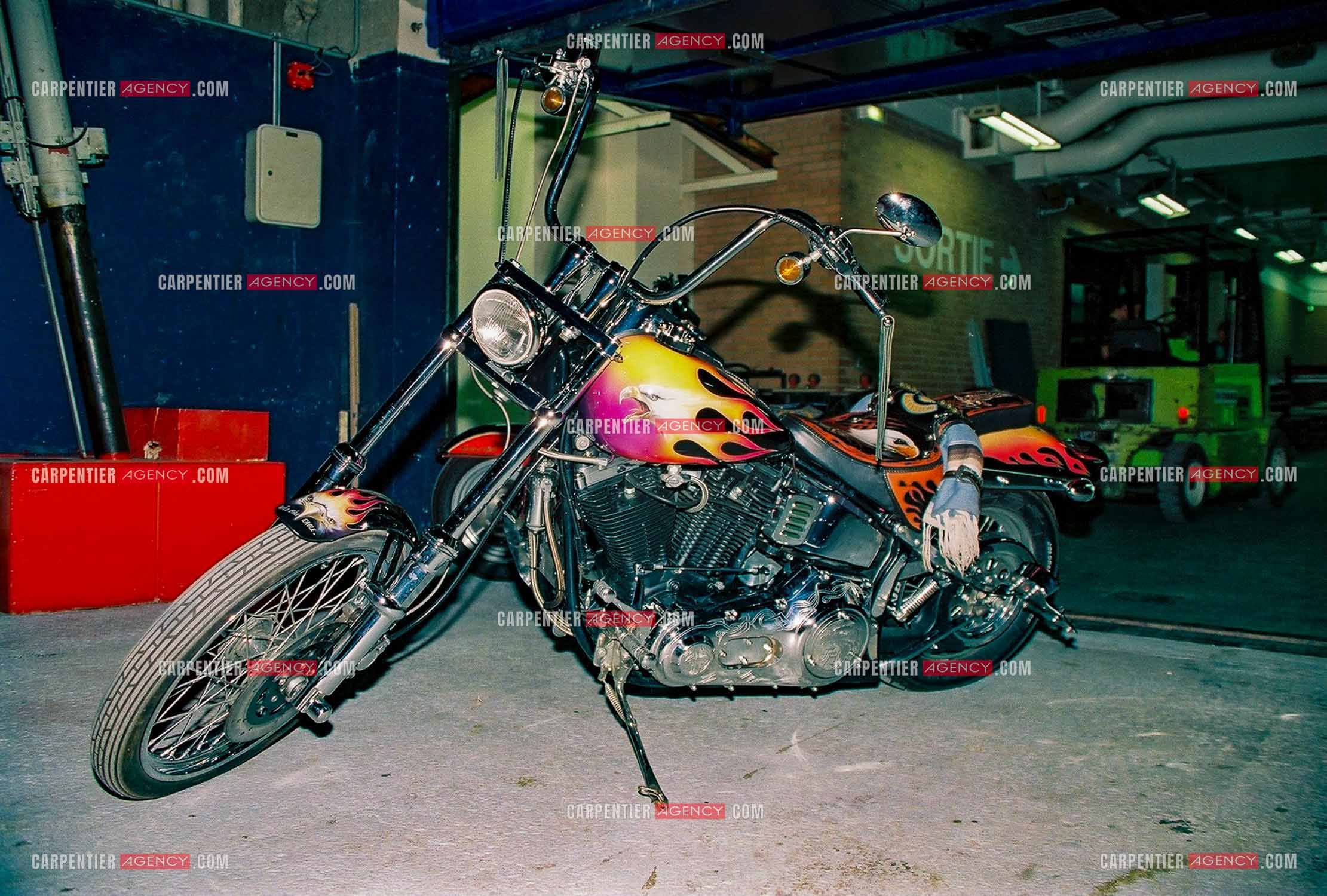 L'Harley Davidson de Johnny Hallyday stationnée au parking artistes du POPB de Paris Bercy. La moto de Johnny est équipée aux couleurs de son club DESPERADOS.   ( Exclusif )