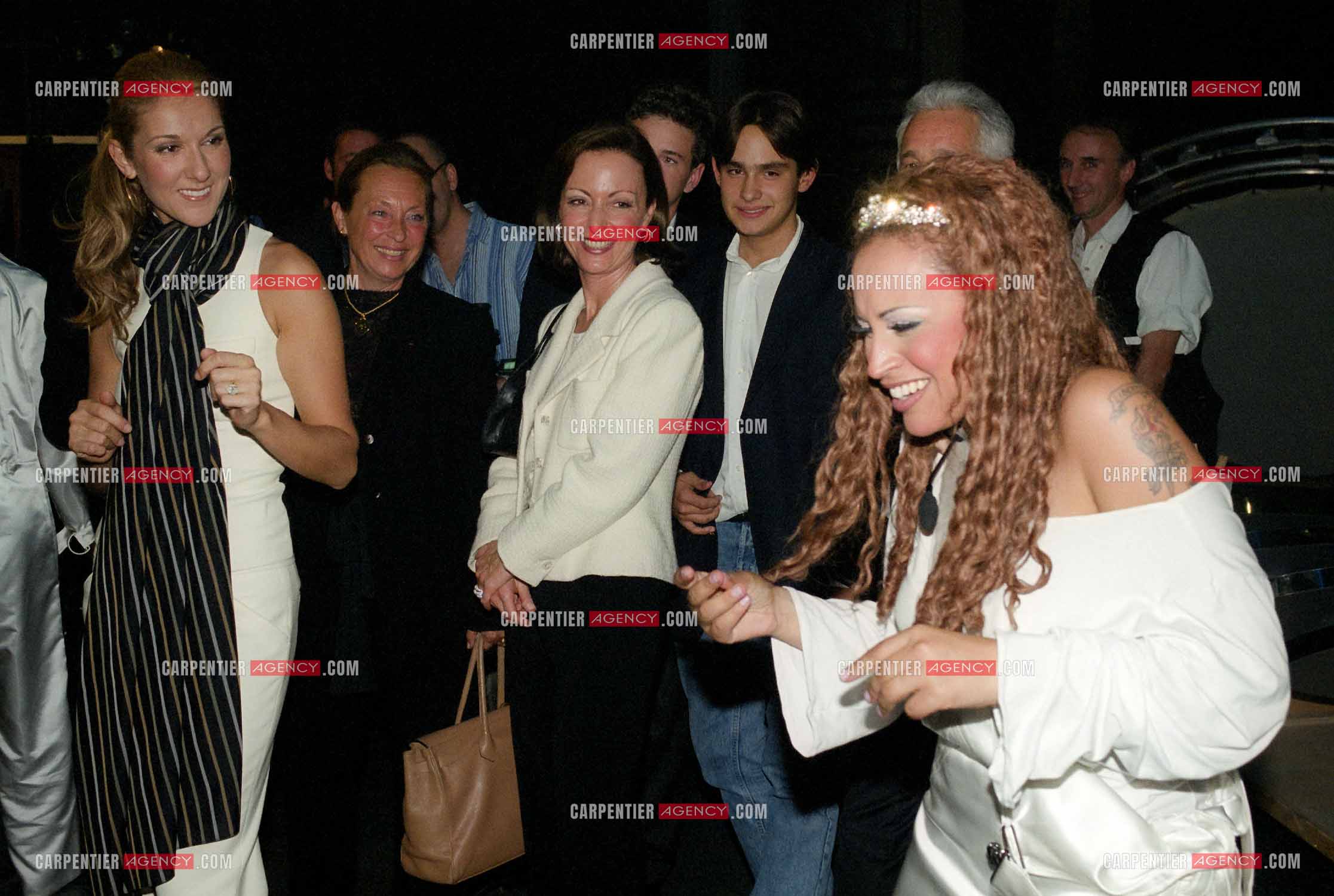 La chanteuse Céline Dion au Palais des Congrès de Paris pour la générale de la comédie musicale " Cindy ". Après le spectacle, Céline vient féliciter la chanteuse Laam et les artistes de la troupe.    (Exclusif )